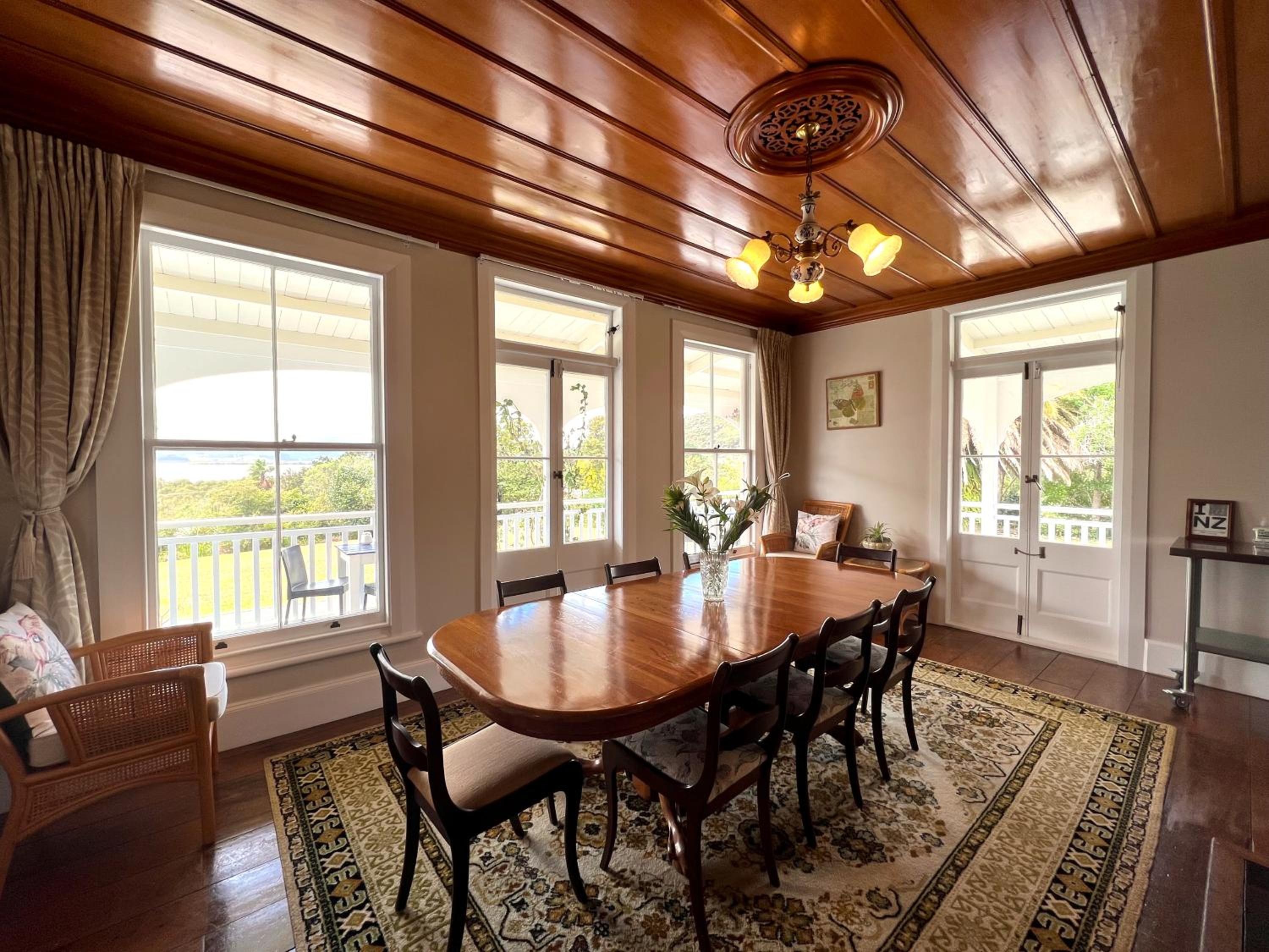 Riverhead Villa