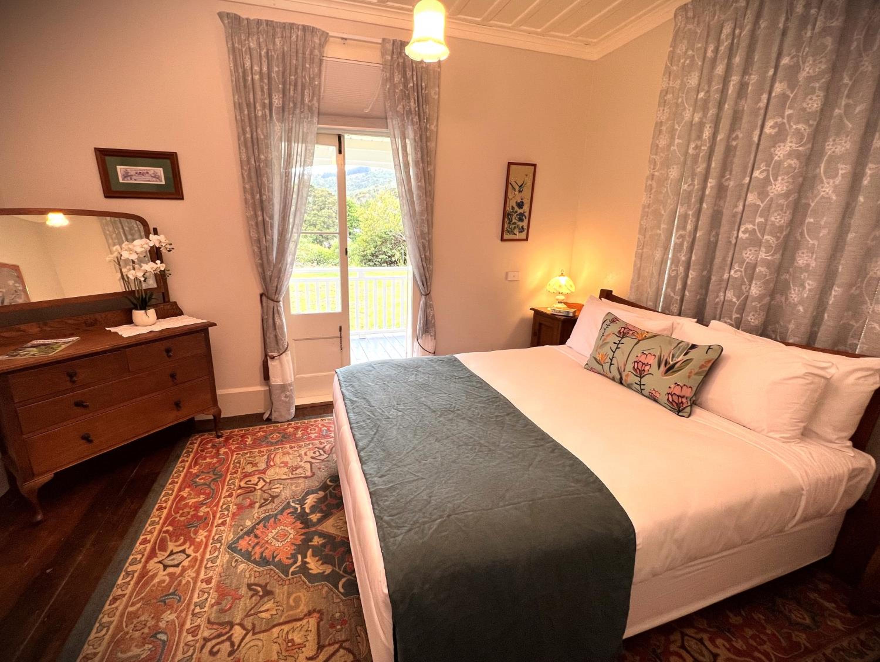 Riverhead Villa