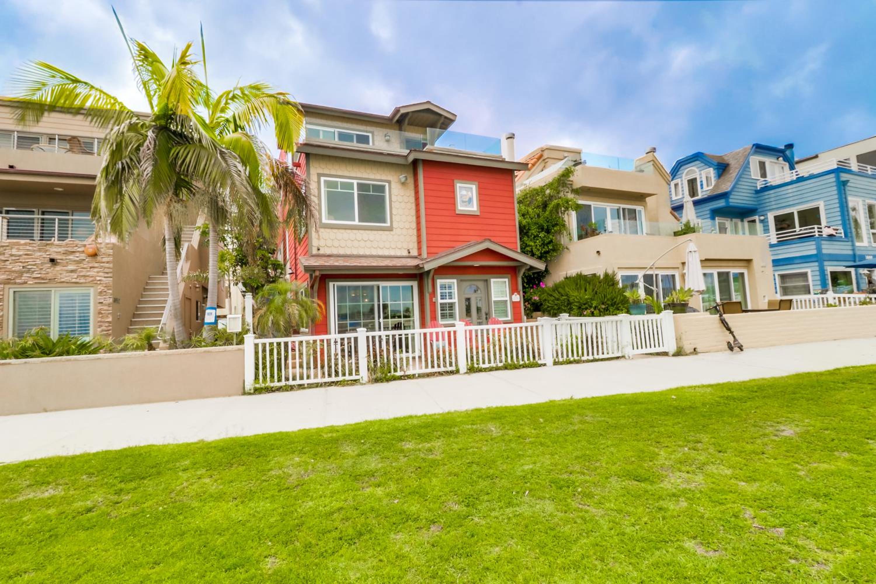 Bayfront Paradise- Bay Views & Boardwalk Patio view 2