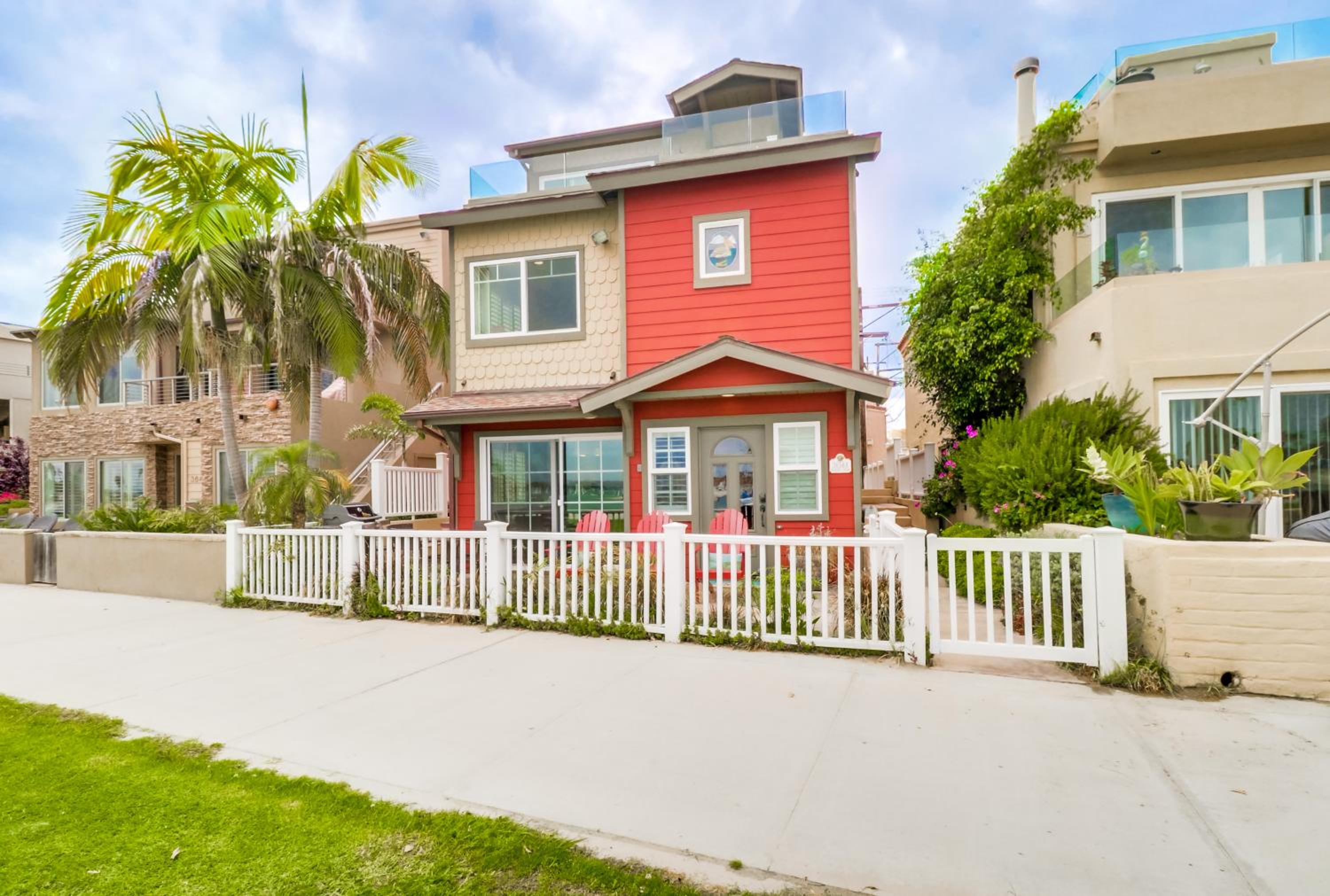 Bayfront Paradise- Bay Views & Boardwalk Patio view 4