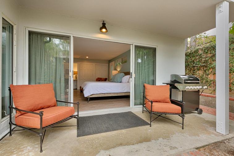 Hotel Shores Perfection - Spa, AC, Pet Friendly, Parking, Fire Pit & Massive Private Yard! - Image 1