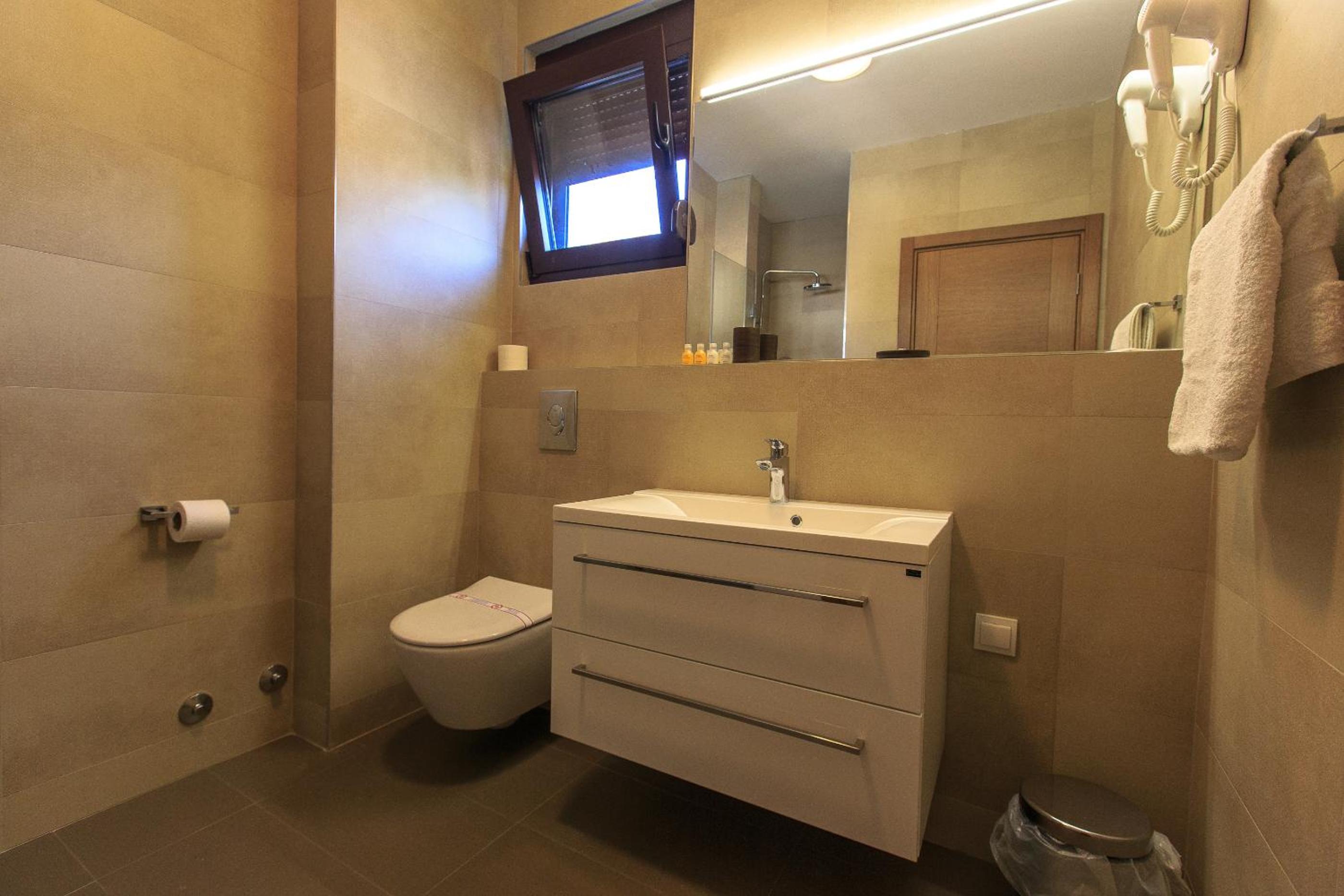 Apartments Kuce Lekovica Beach & snack bar- Bistro