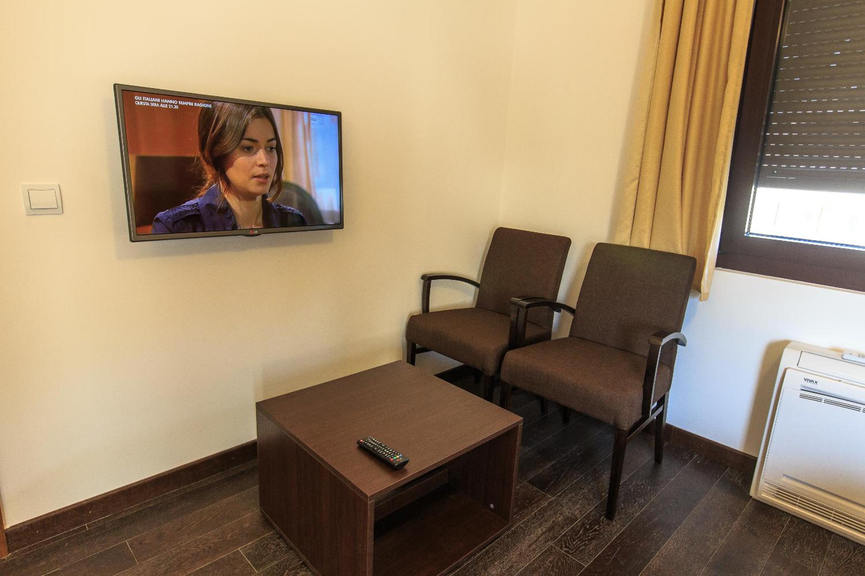 Apartments Kuce Lekovica Beach & snack bar- Bistro