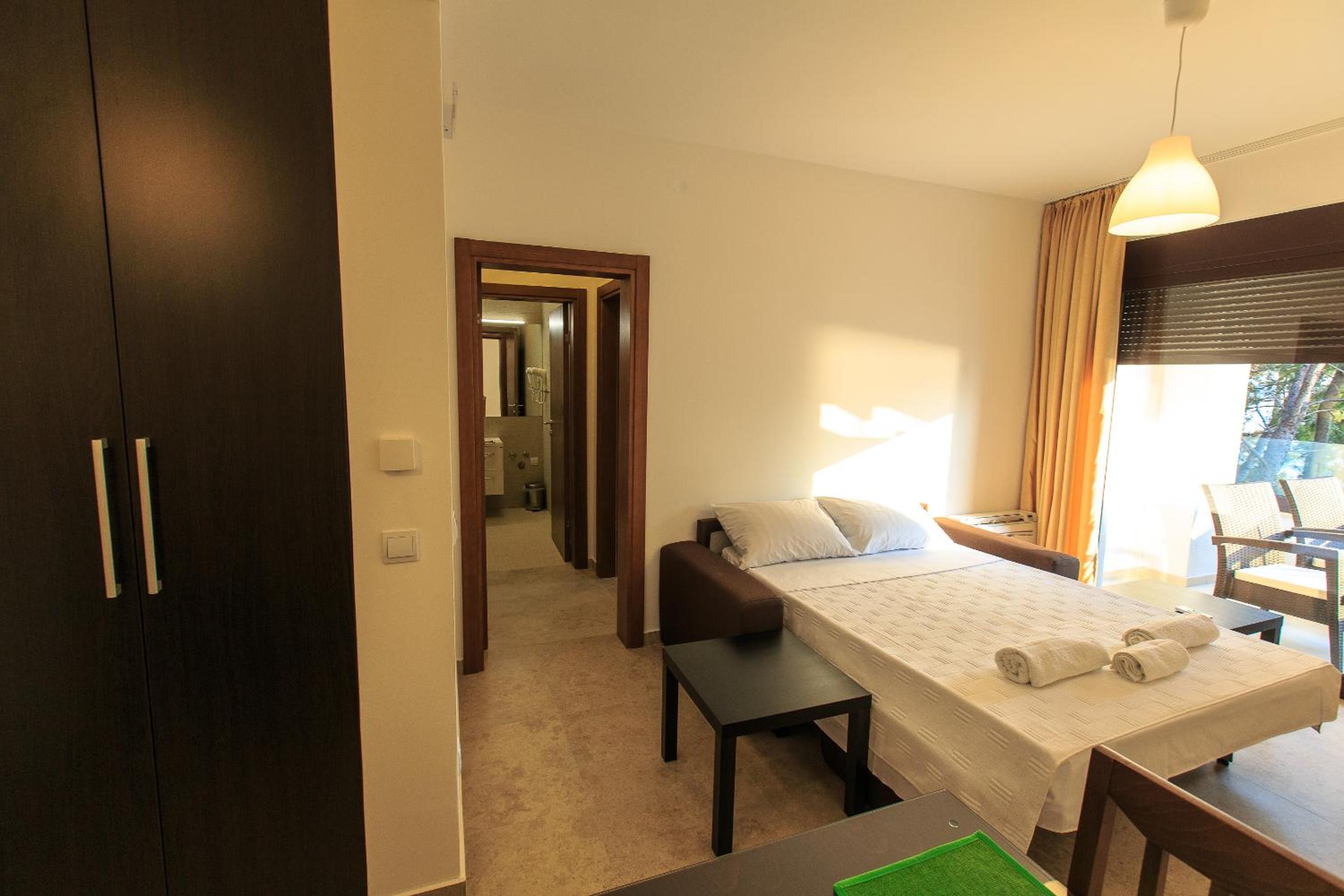 Apartments Kuce Lekovica Beach & snack bar- Bistro