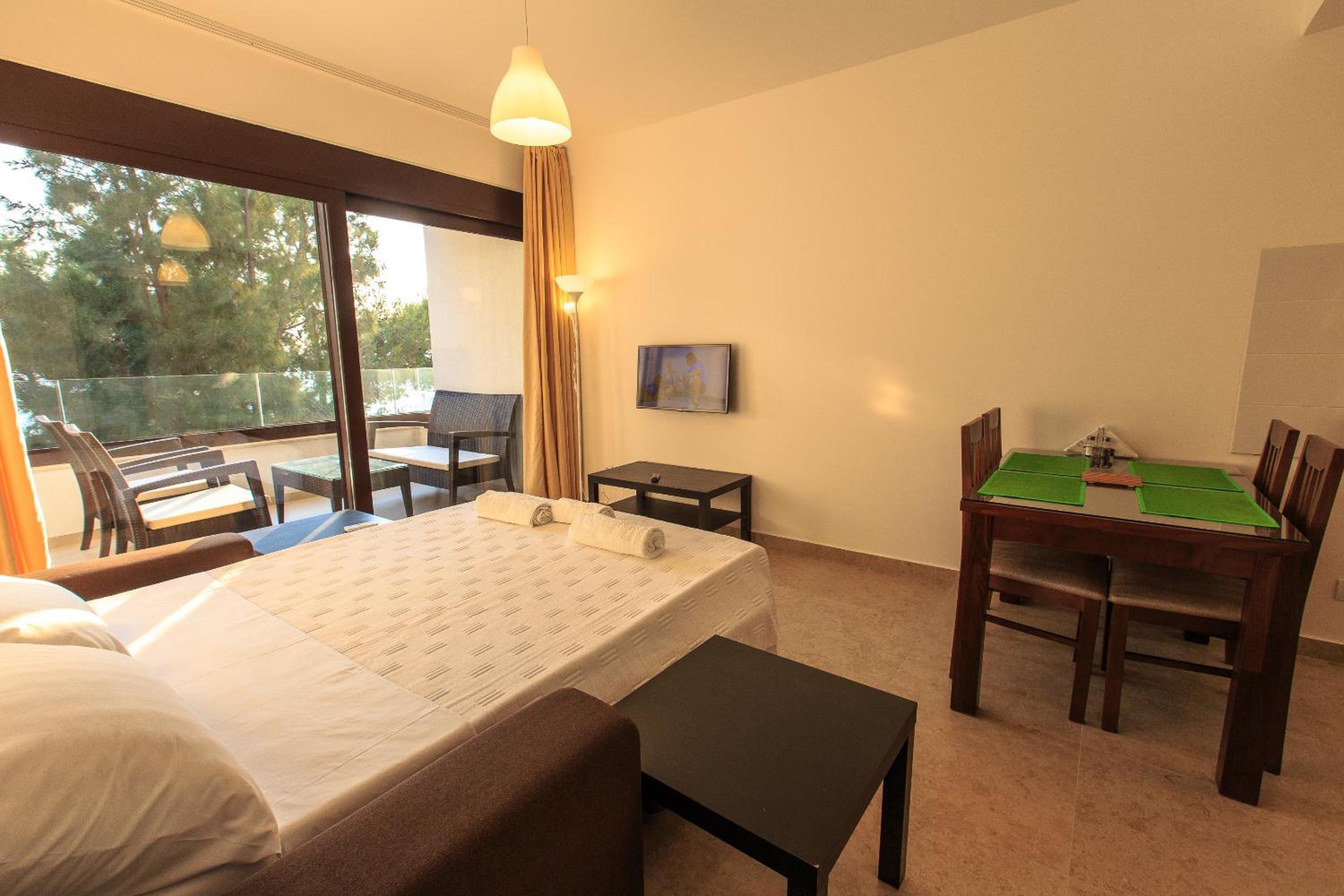 Apartments Kuce Lekovica Beach & snack bar- Bistro