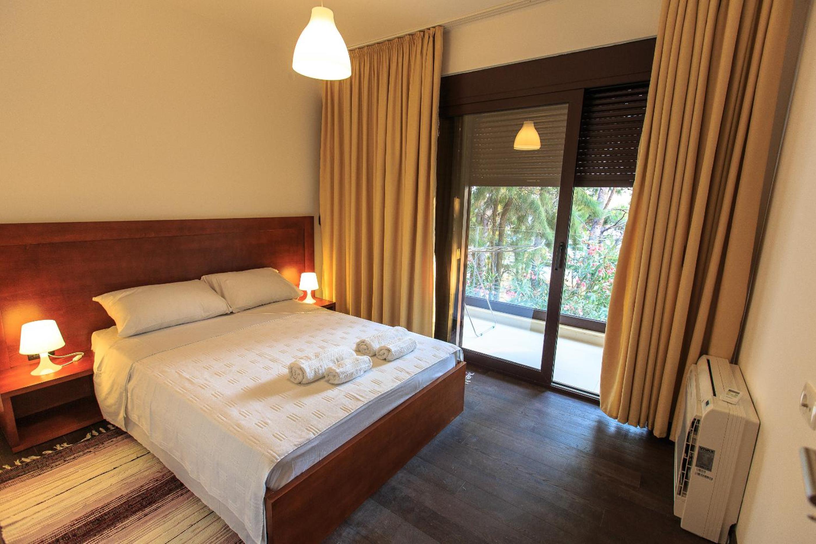 Apartments Kuce Lekovica Beach & snack bar- Bistro