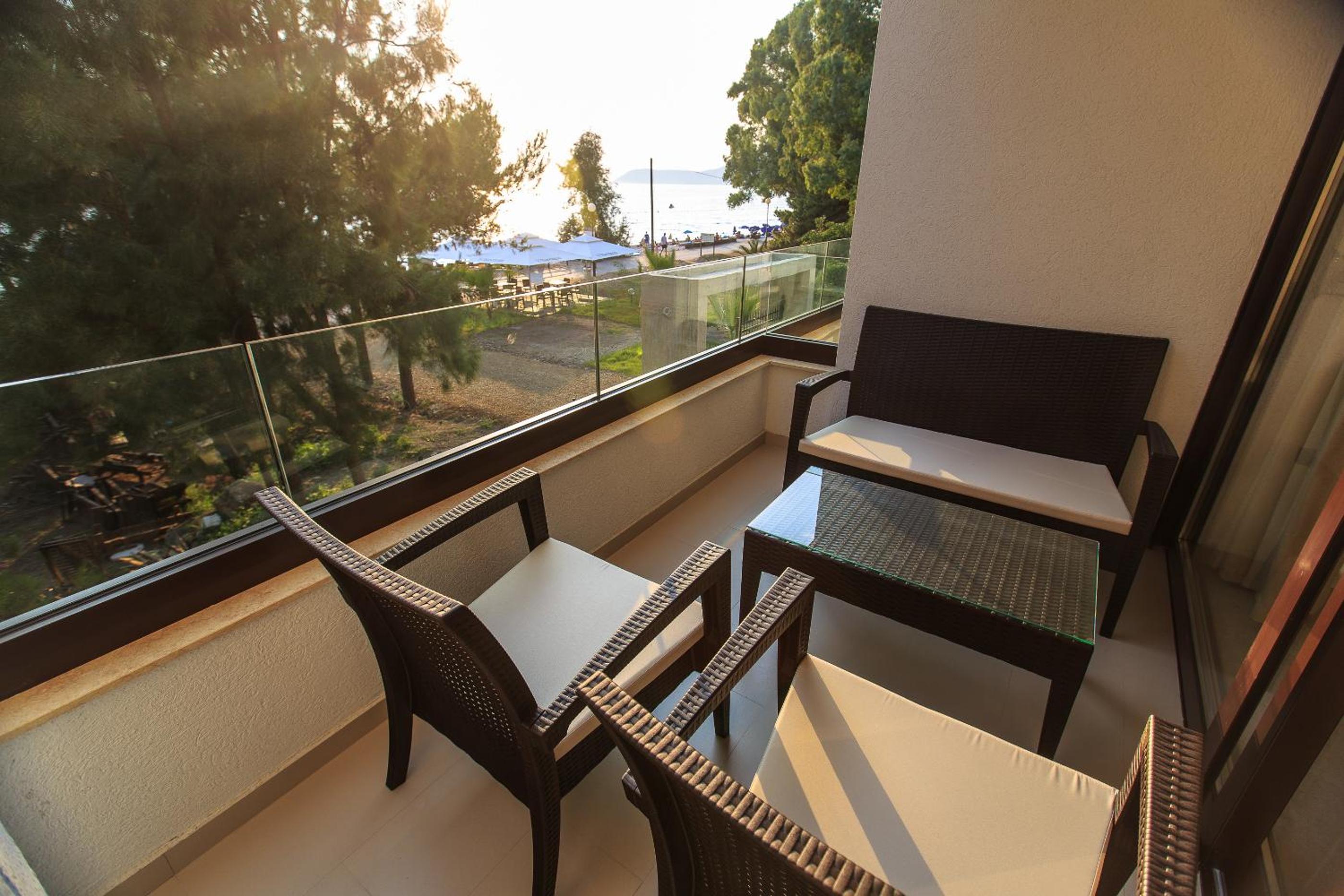 Apartments Kuce Lekovica Beach & snack bar- Bistro