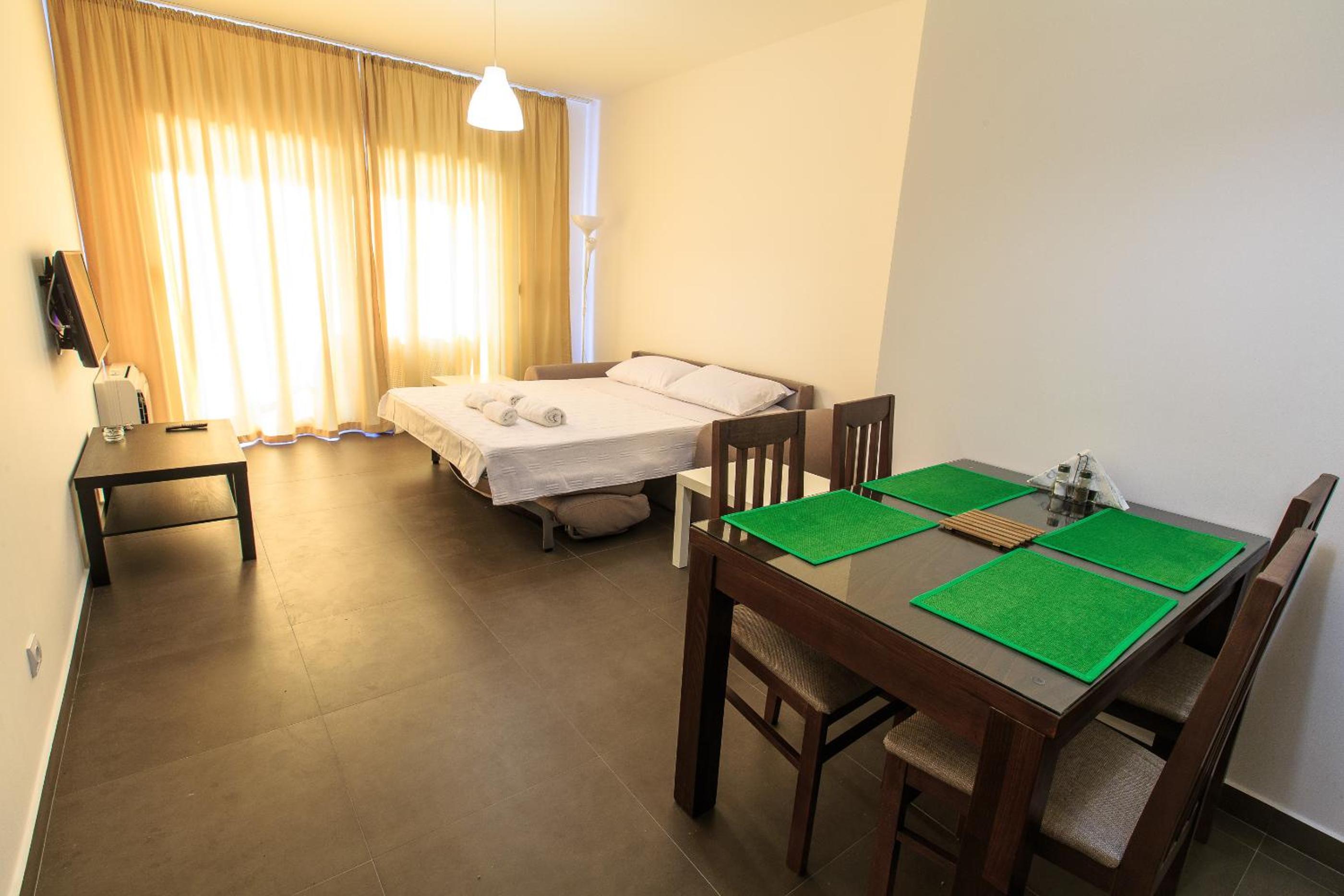 Apartments Kuce Lekovica Beach & snack bar- Bistro