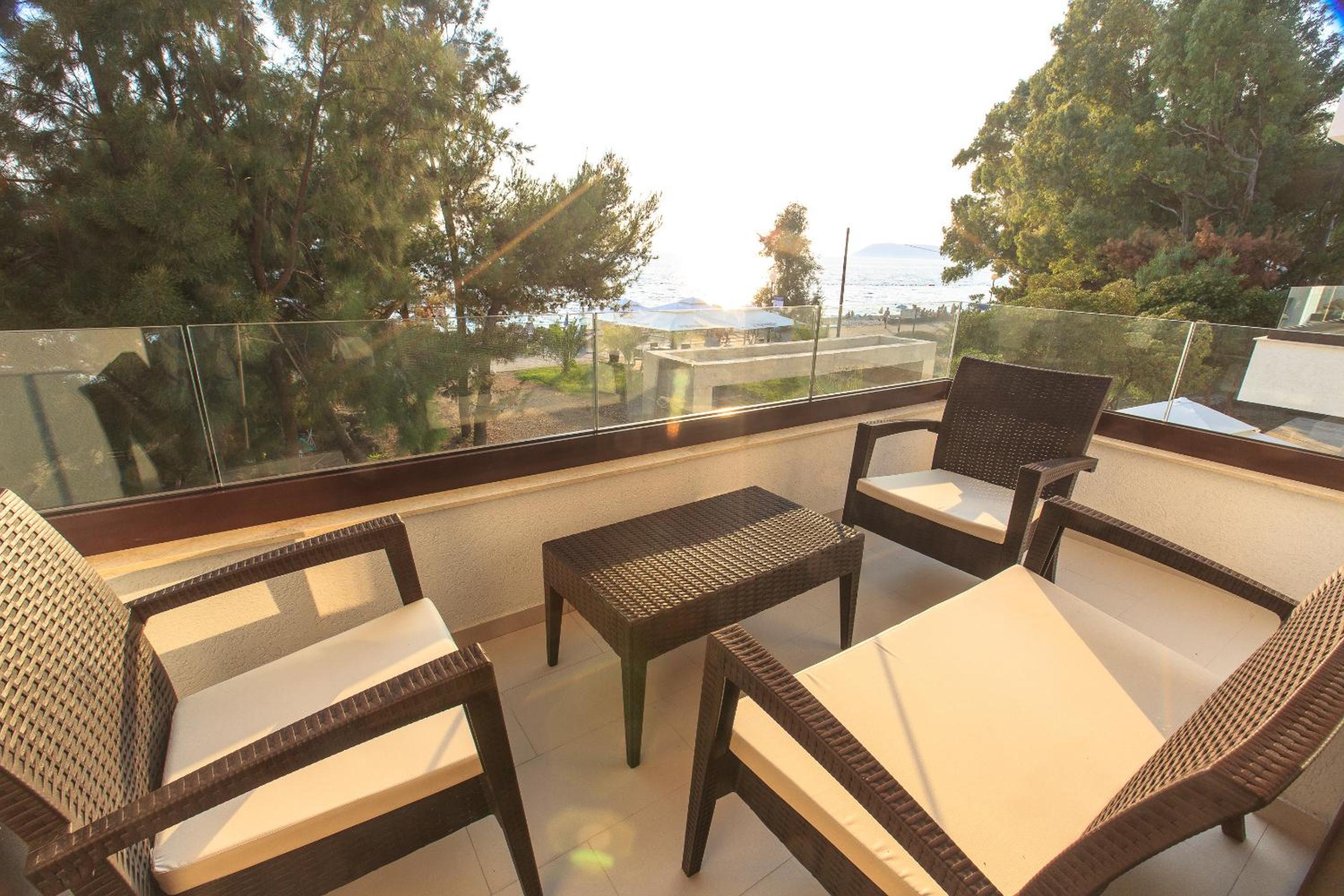Apartments Kuce Lekovica Beach & snack bar- Bistro