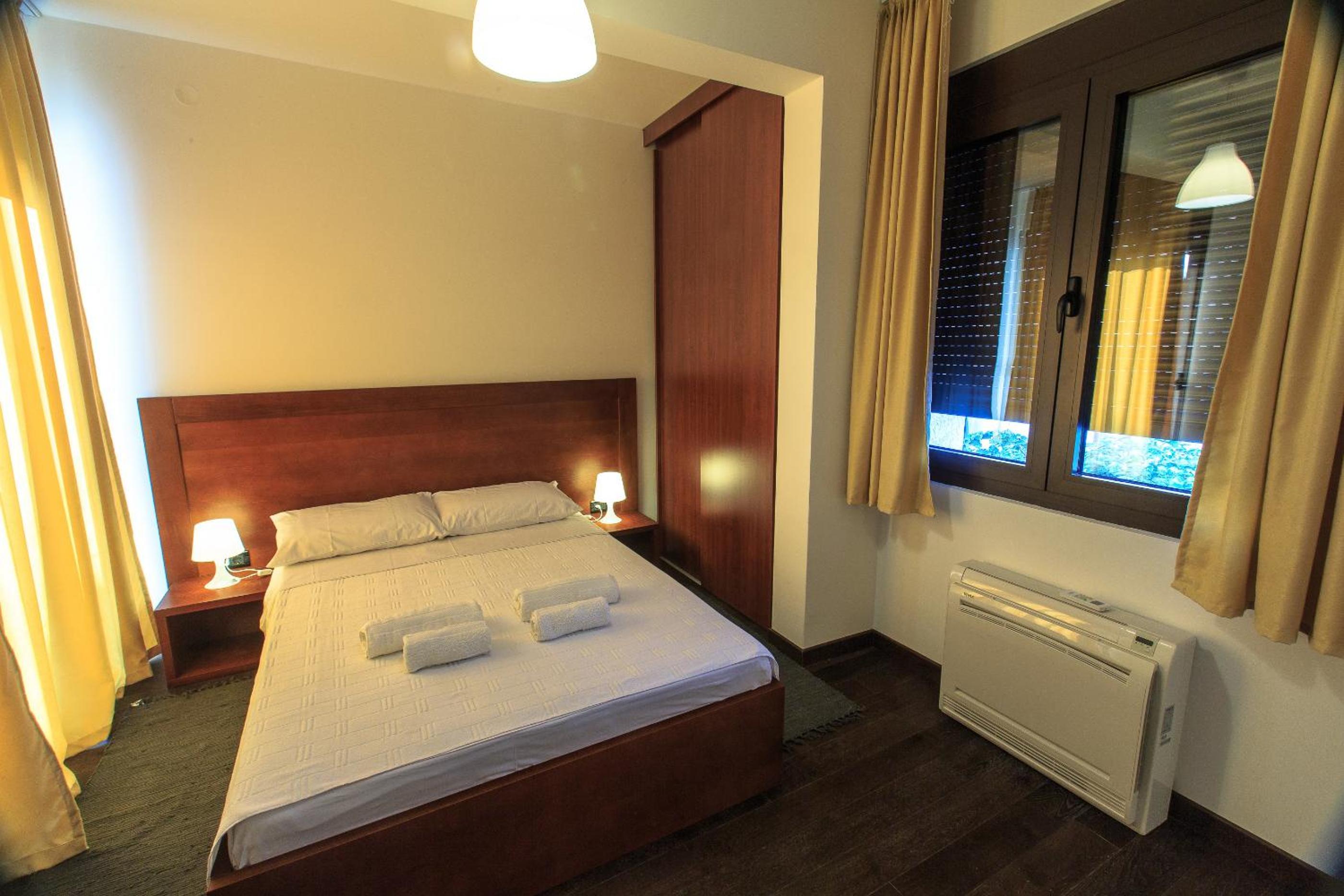 Apartments Kuce Lekovica Beach & snack bar- Bistro