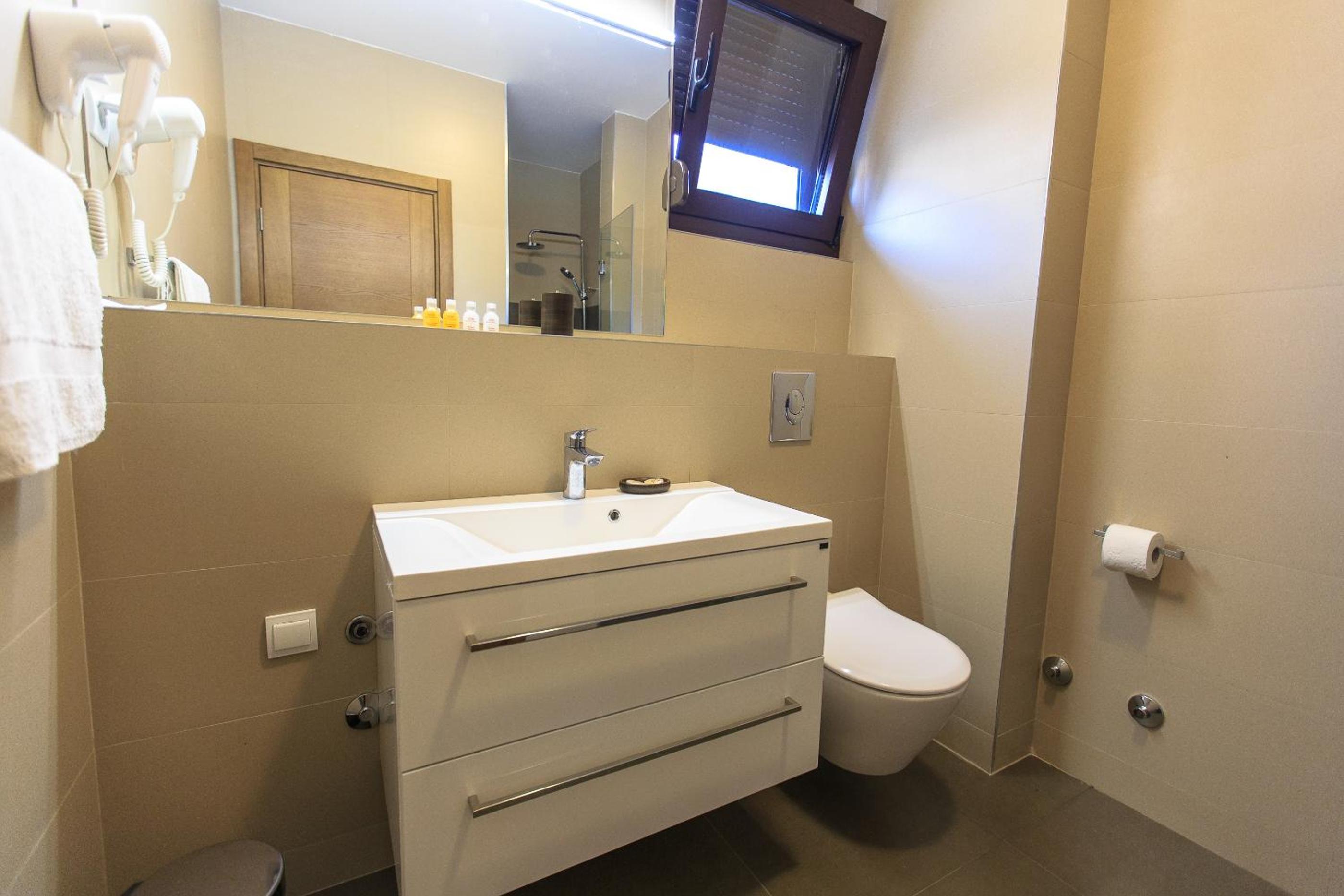 Apartments Kuce Lekovica Beach & snack bar- Bistro
