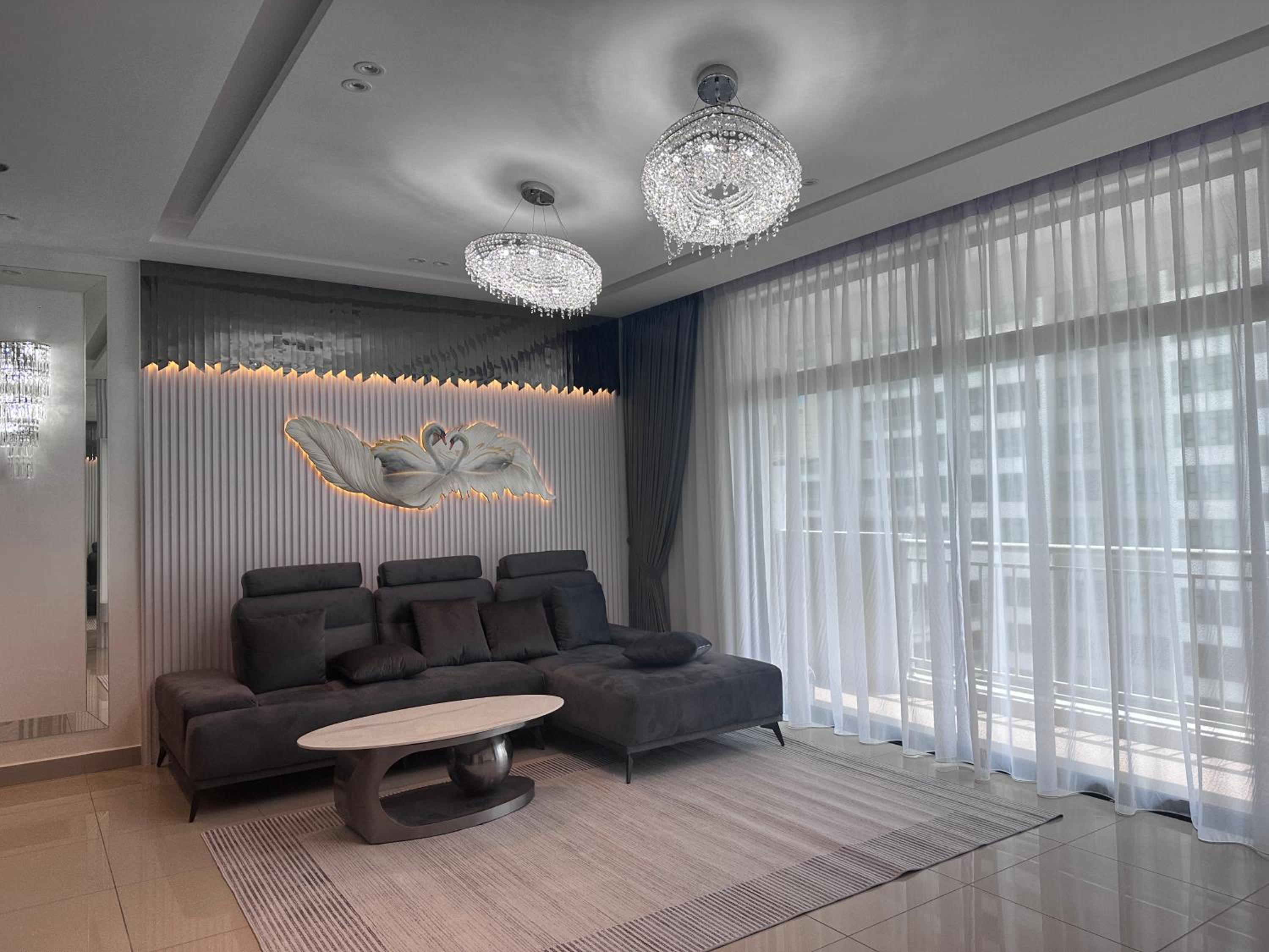New Mount Austin Swarovski Design 15 pax condo