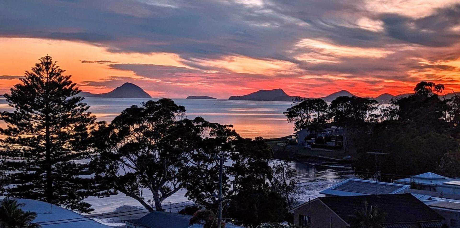 Tomaree Vista, 65 Vista Ave - stylish house with stunning water views, WiFi and Linen