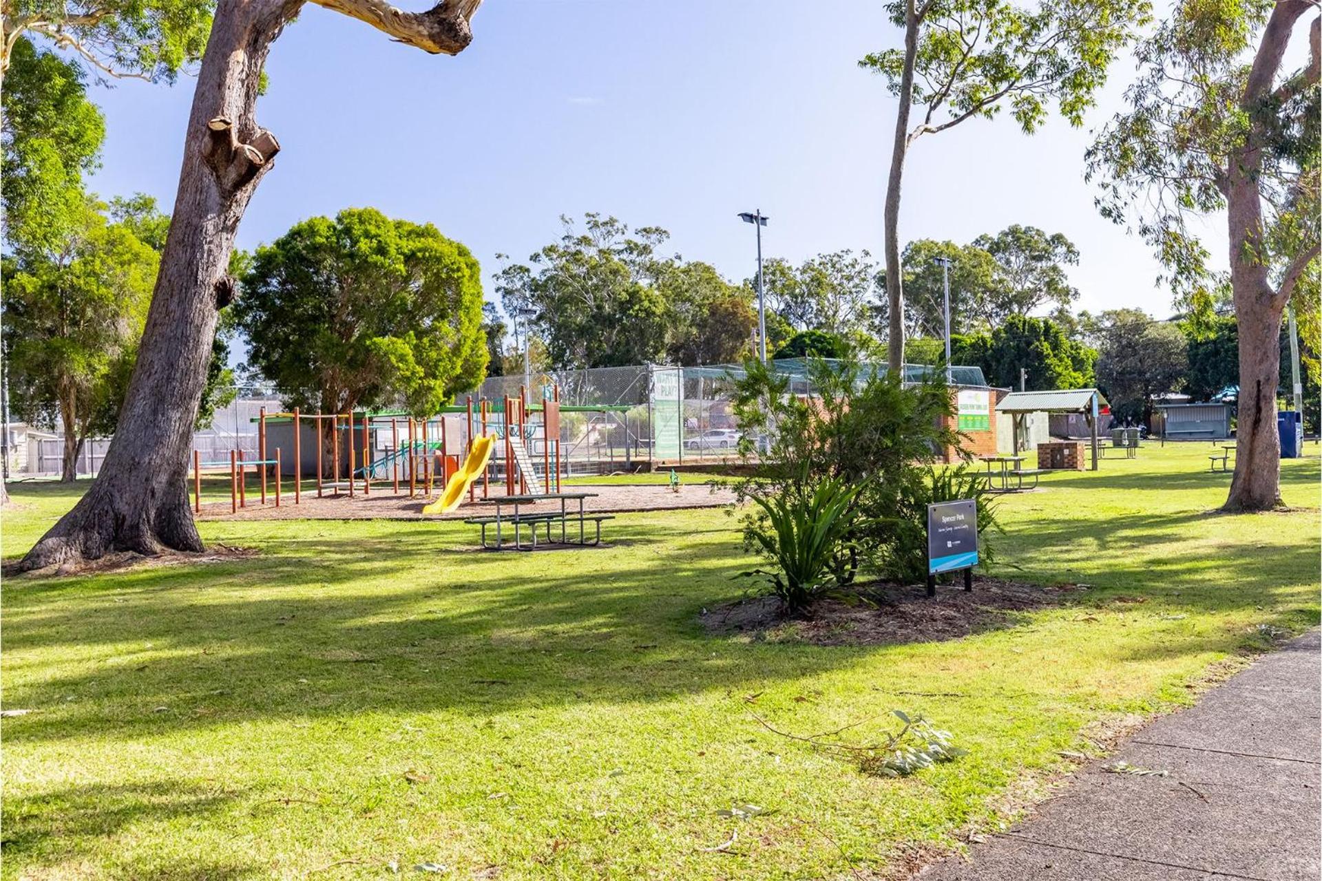 Tomaree Vista, 65 Vista Ave - stylish house with stunning water views, WiFi and Linen