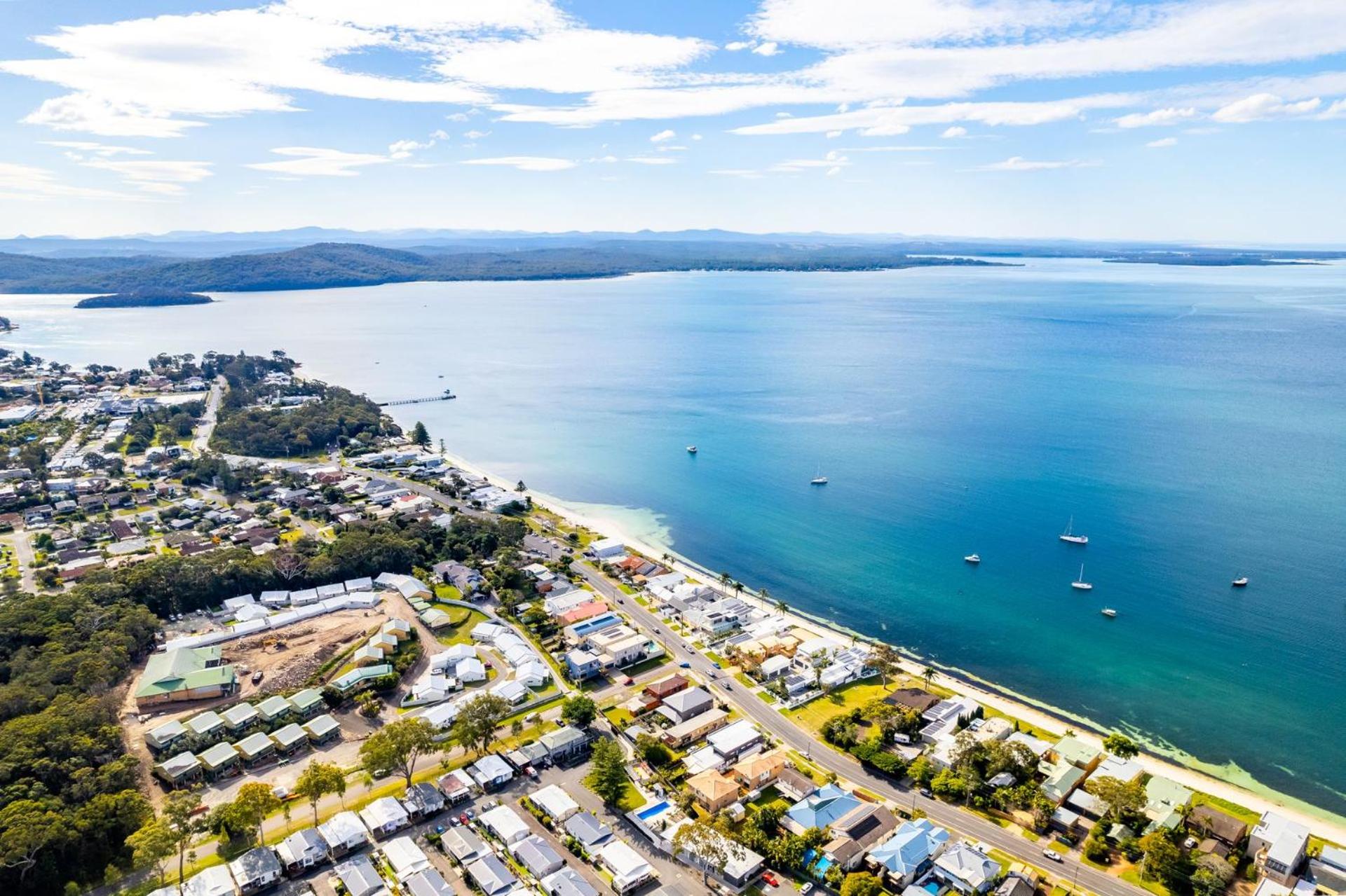 Tomaree Vista, 65 Vista Ave - stylish house with stunning water views, WiFi and Linen
