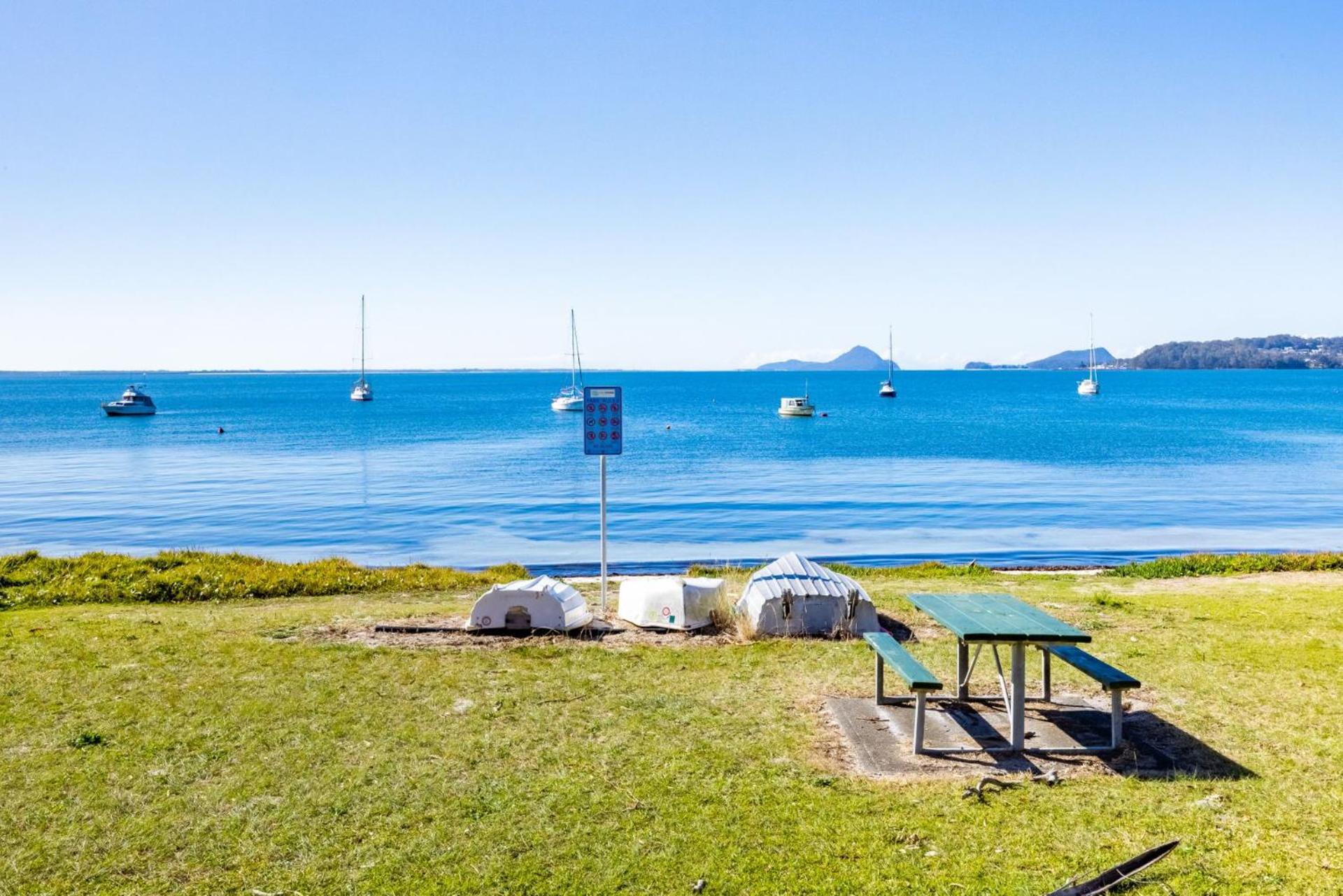 Tomaree Vista, 65 Vista Ave - stylish house with stunning water views, WiFi and Linen