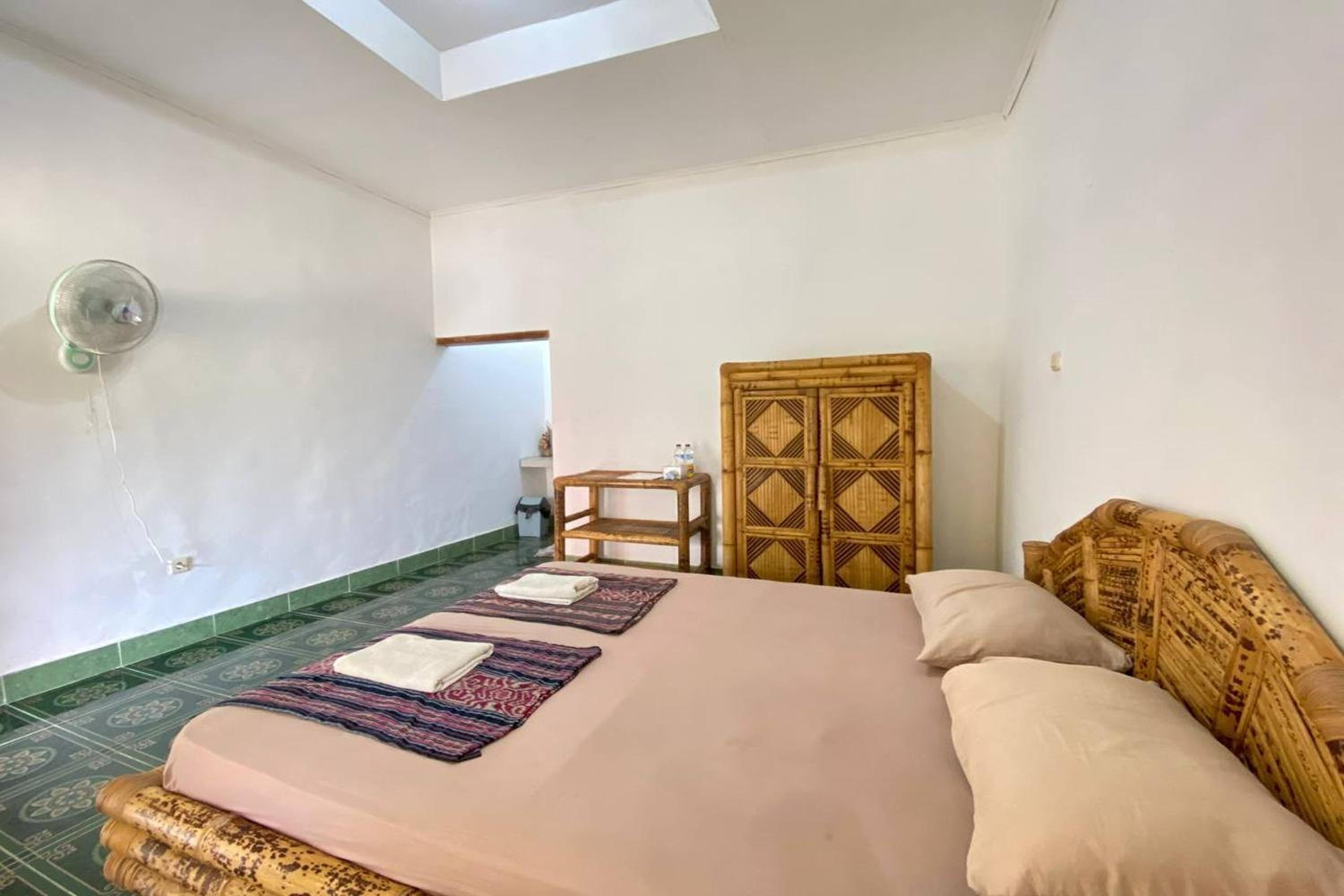 Duyung Rooms & Resto Gerupuk view 5