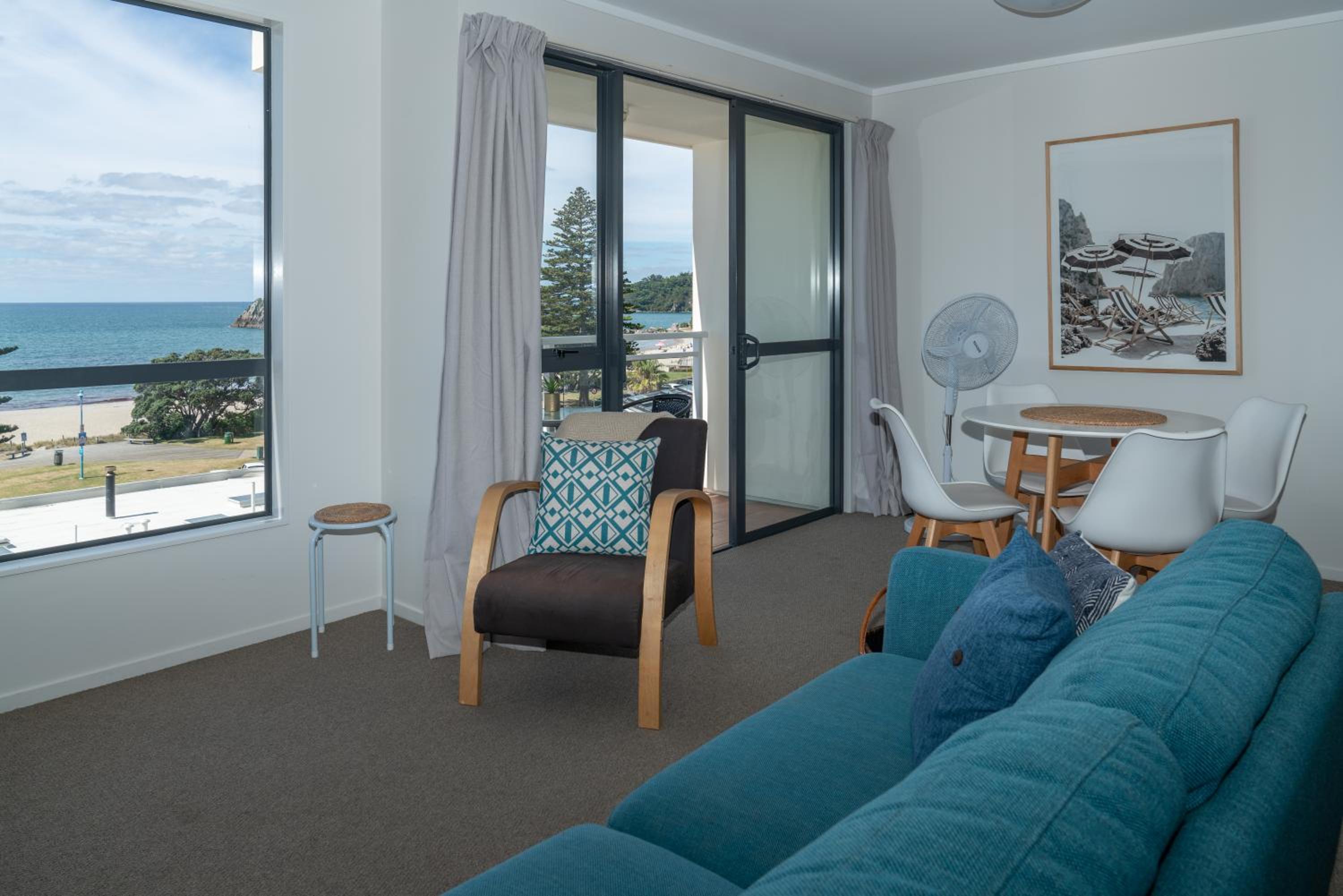 Ocean View Beach Escape - Top Floor Apartments, Mt Maunganui Base
