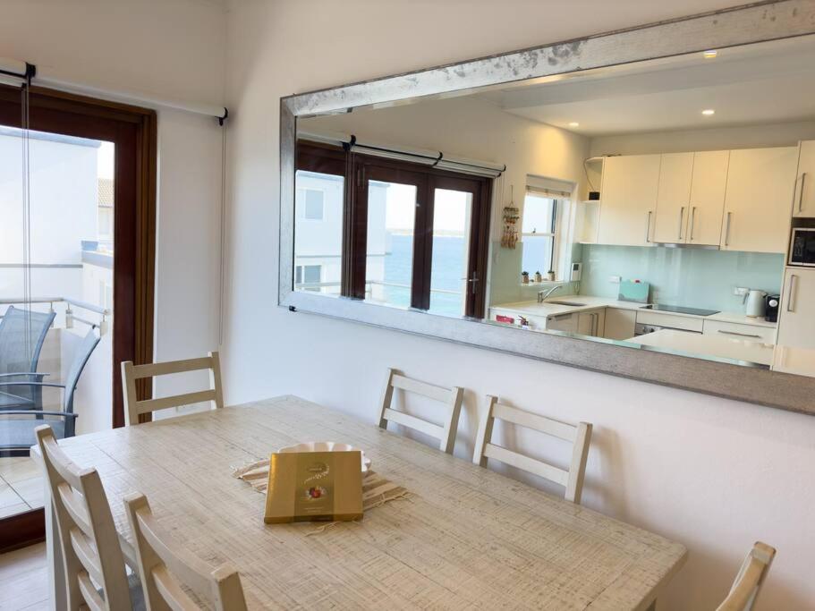 On The Esplanade - Close to beach & Cronulla mall with Aircon