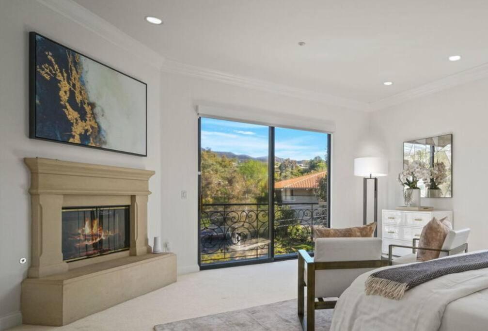 Stylish Pacific Palisades Gem