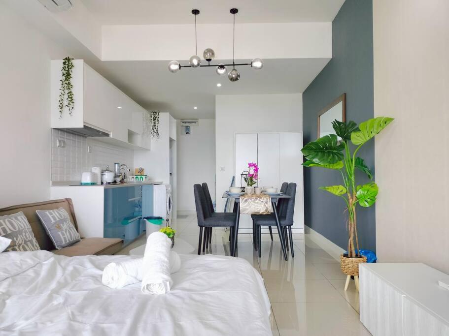 Central KL Retreat MyTown Ikea KLCC TRX Mall MRT