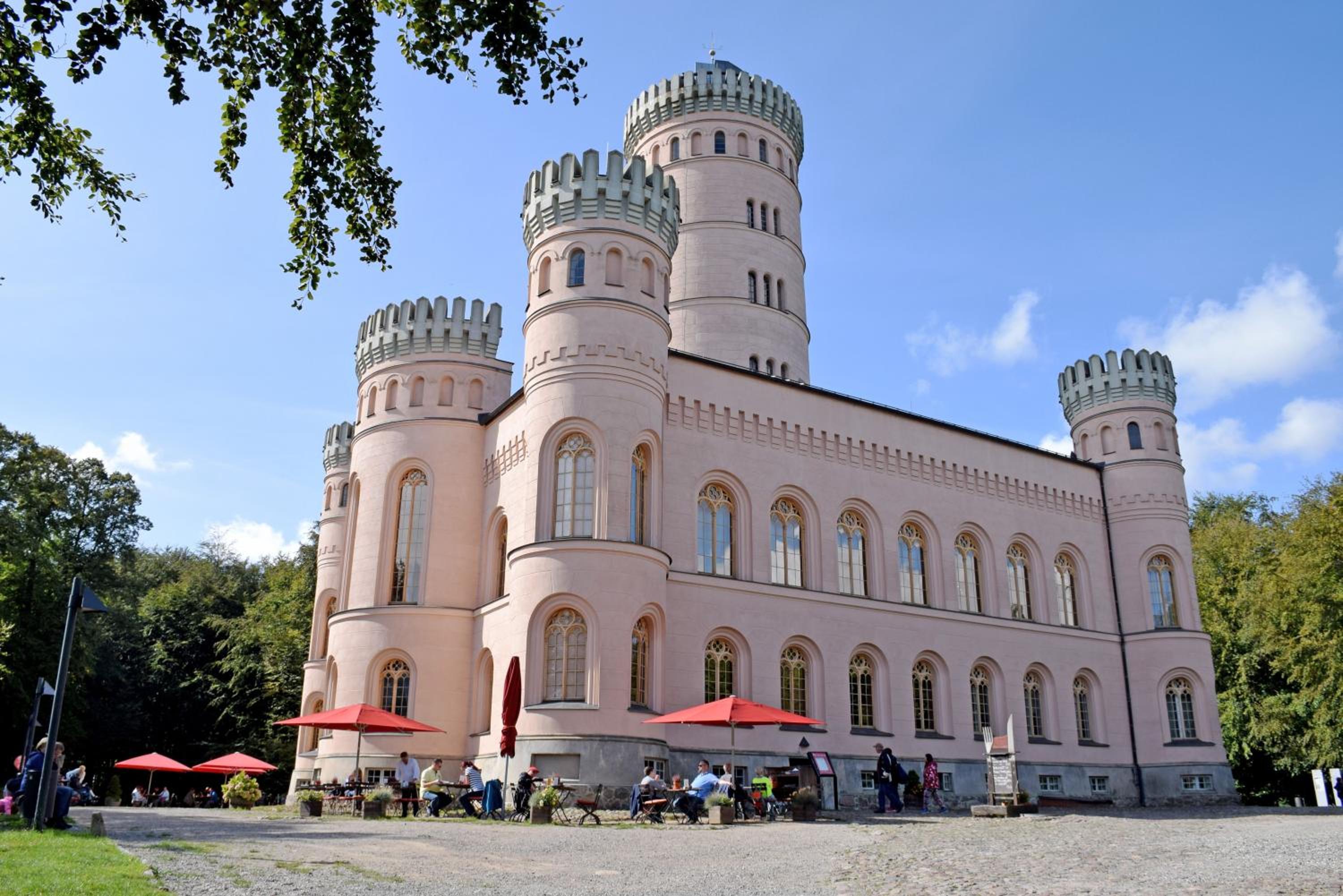 großes Ferienhaus mit Terrasse am Granitzwald