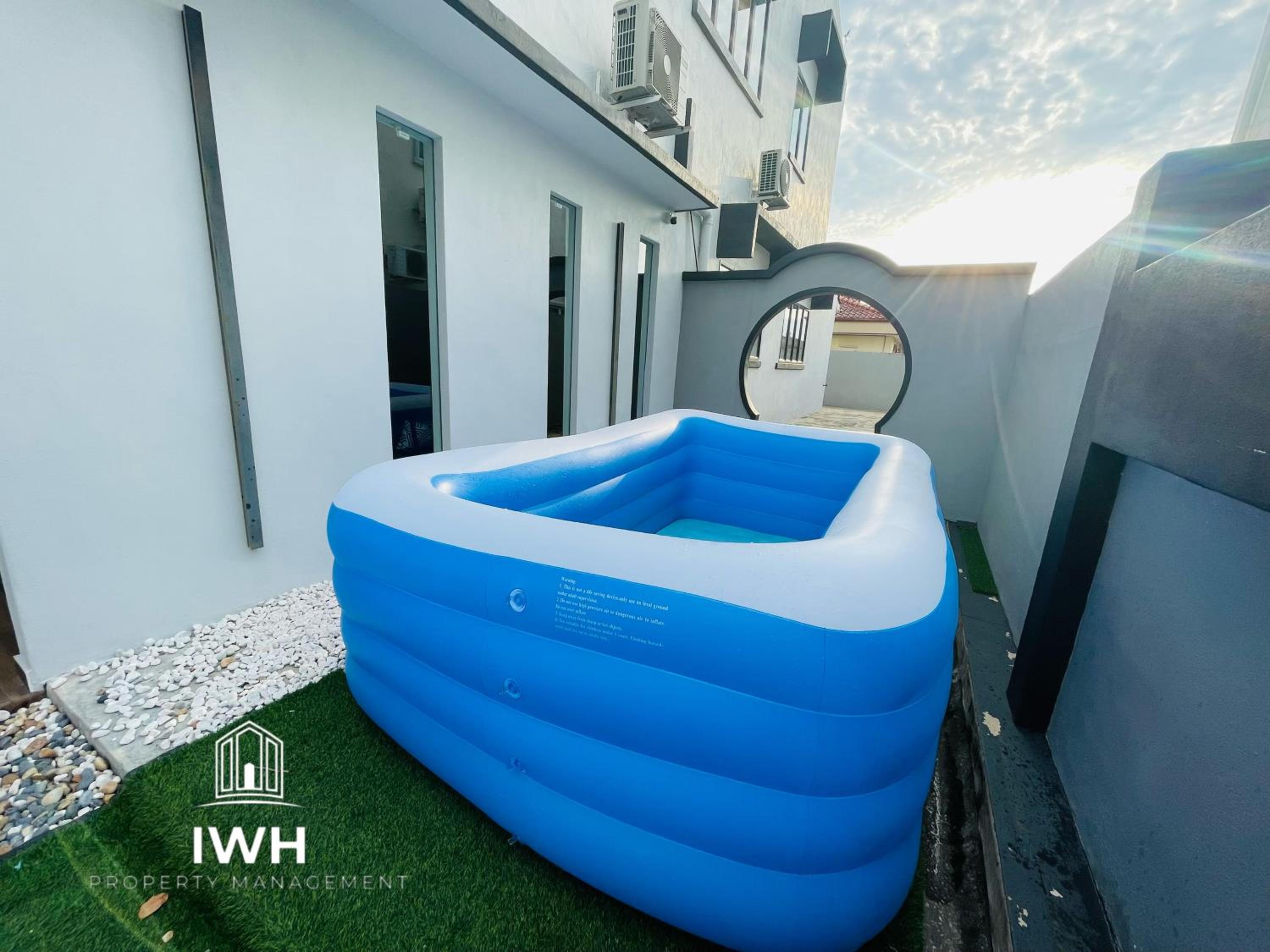 Ipoh 19A Villa for 12pax 6 Carpark with BBQ by IWH