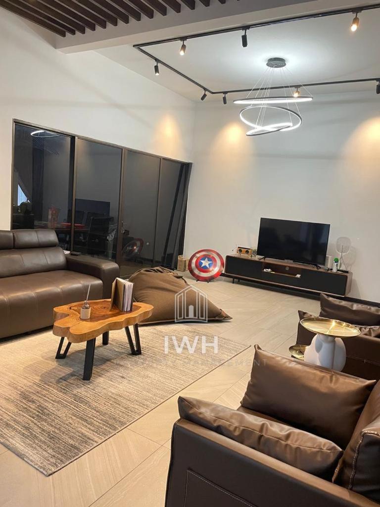 Ipoh 19A Villa for 12pax 6 Carpark with BBQ by IWH
