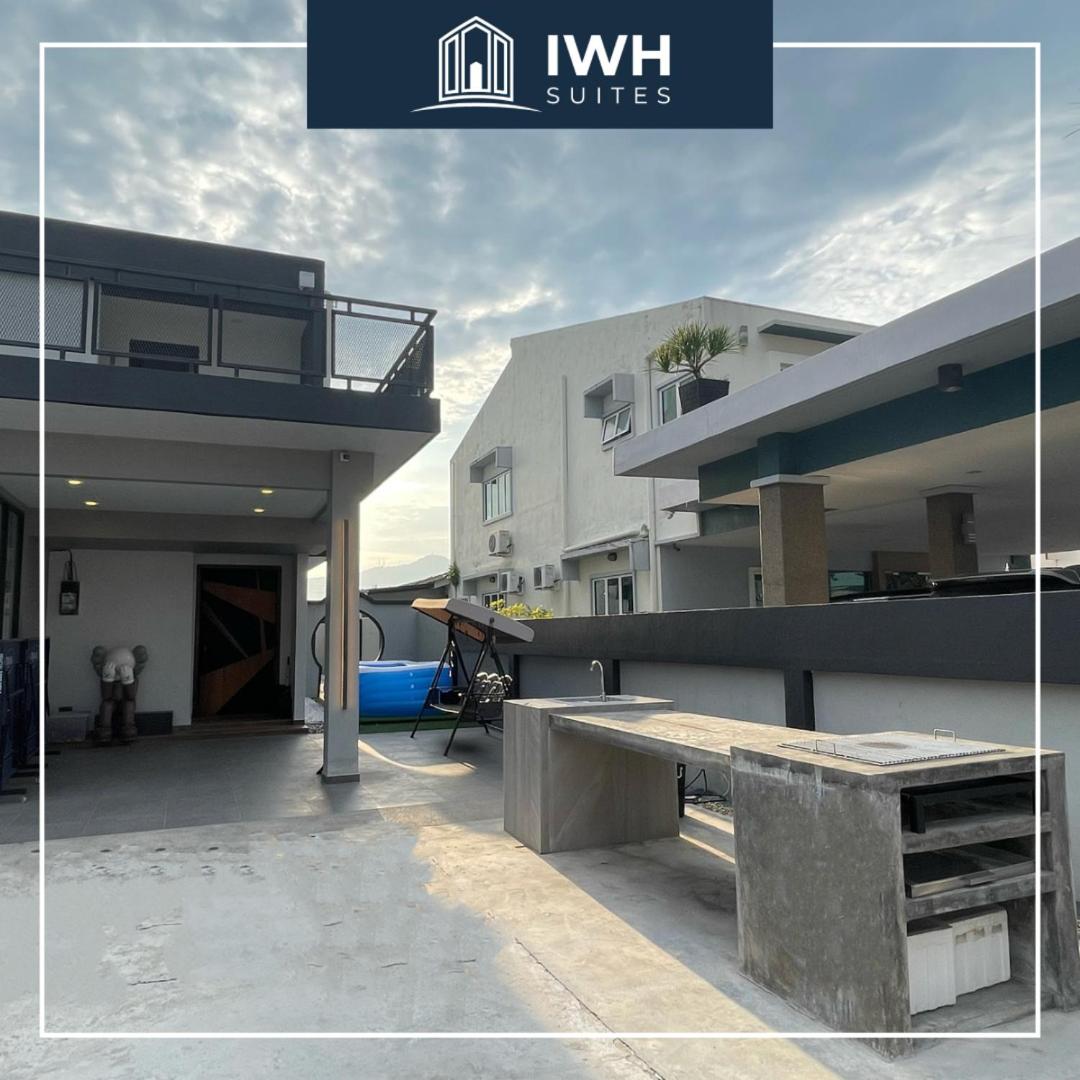 Ipoh 19A Villa for 12pax 6 Carpark with BBQ by IWH