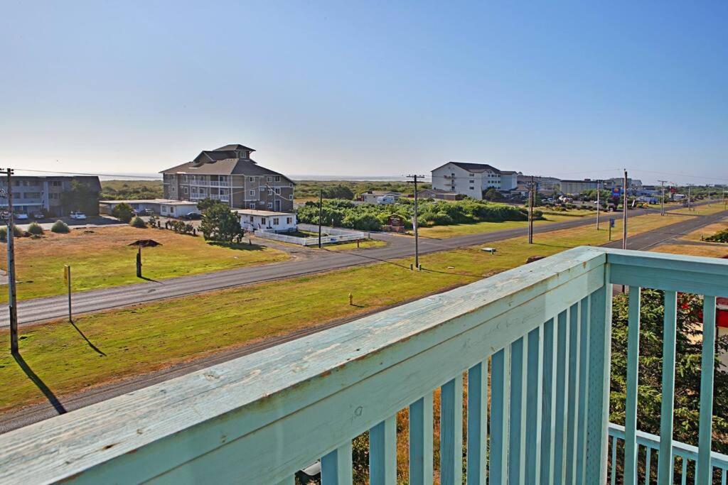 1BR beachfront condo kitchen sea-view balcony view 4
