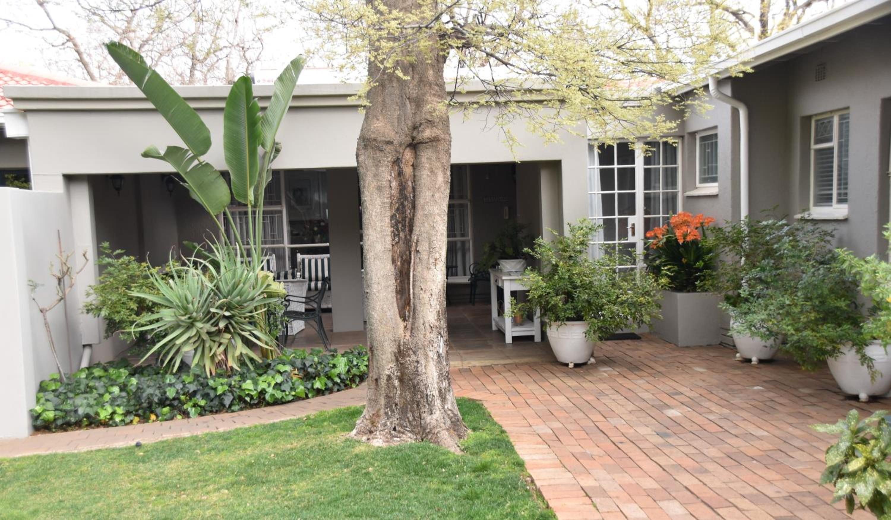 Rosebank Lodge Guesthouse by Claires