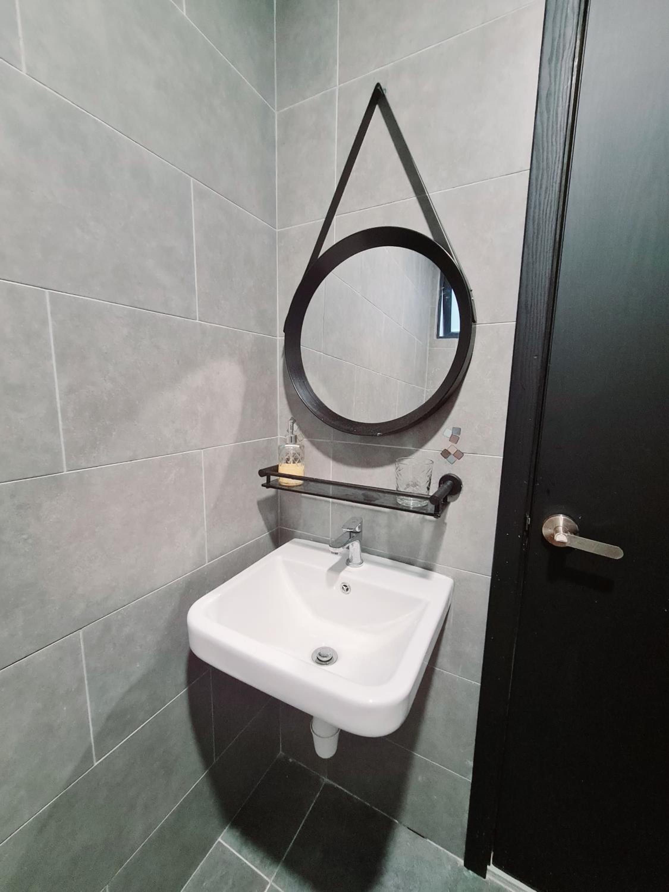 Cozy Modern Tiny Home 2R1B 10 mins to KLCC