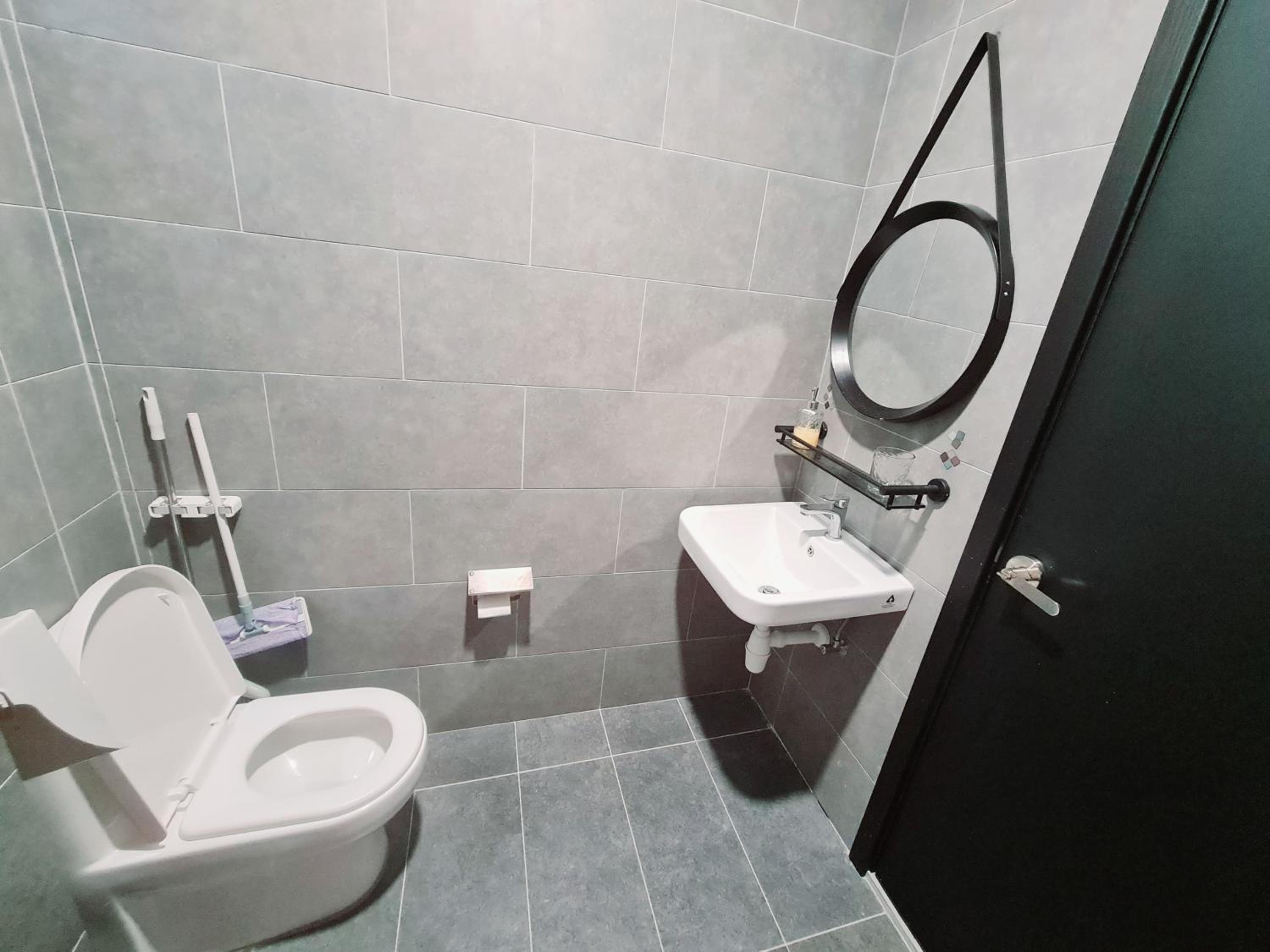 Cozy Modern Tiny Home 2R1B 10 mins to KLCC
