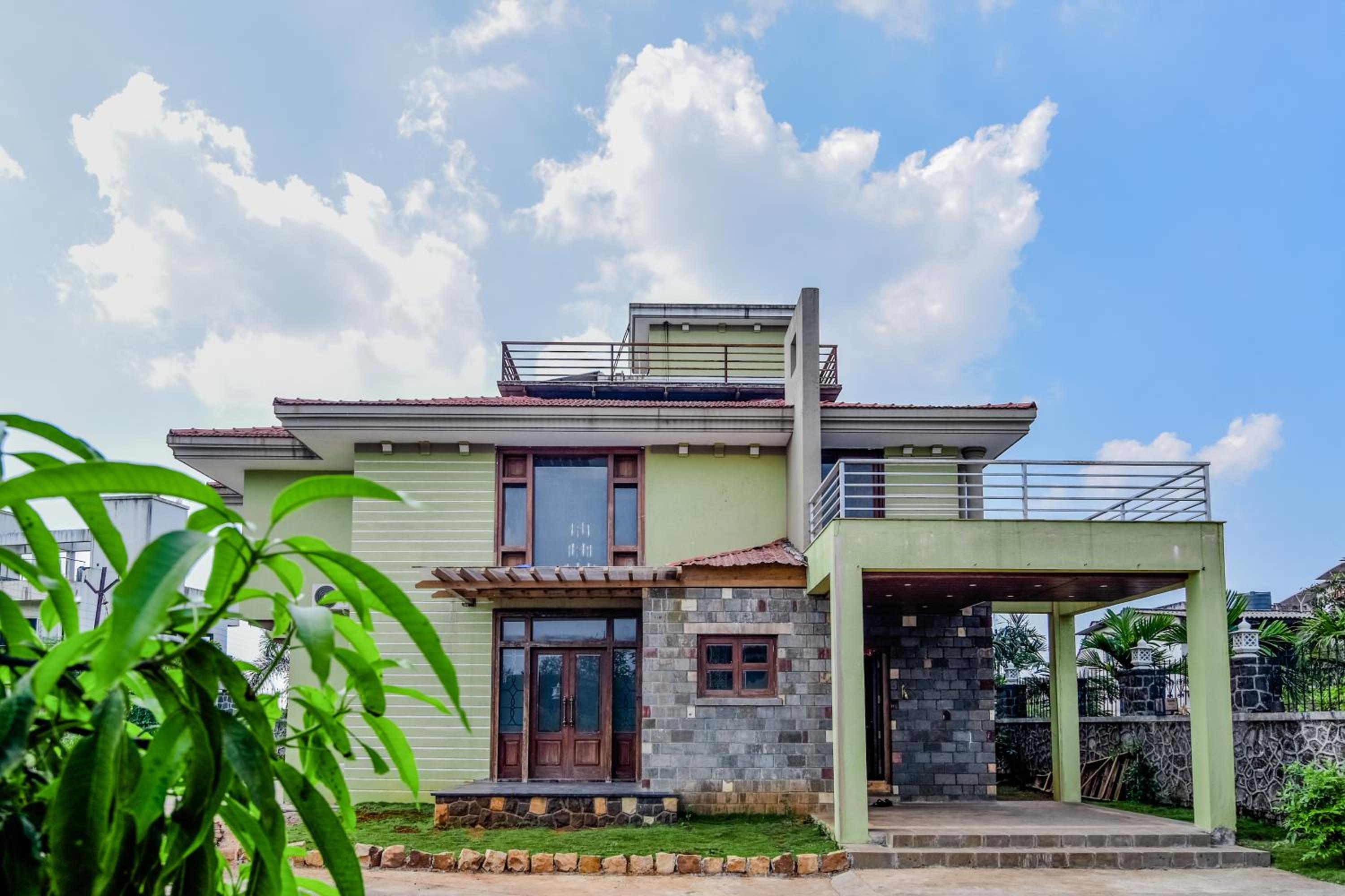 Lifeline Villas - Luxurious Taraangan 4 Mountain View Villa With Biggest Pool And Huge Open Area view 3