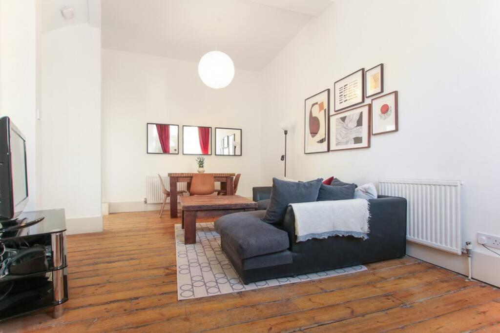 Bright & Spacious 1BR Duplex, Islington, Angel