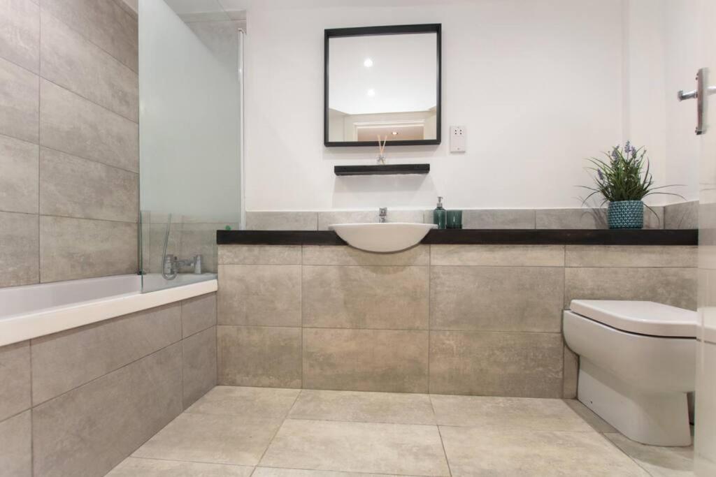 Bright & Spacious 1BR Duplex, Islington, Angel