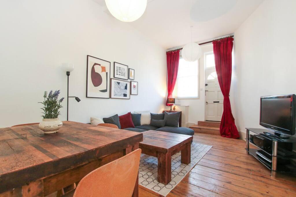 Bright & Spacious 1BR Duplex, Islington, Angel