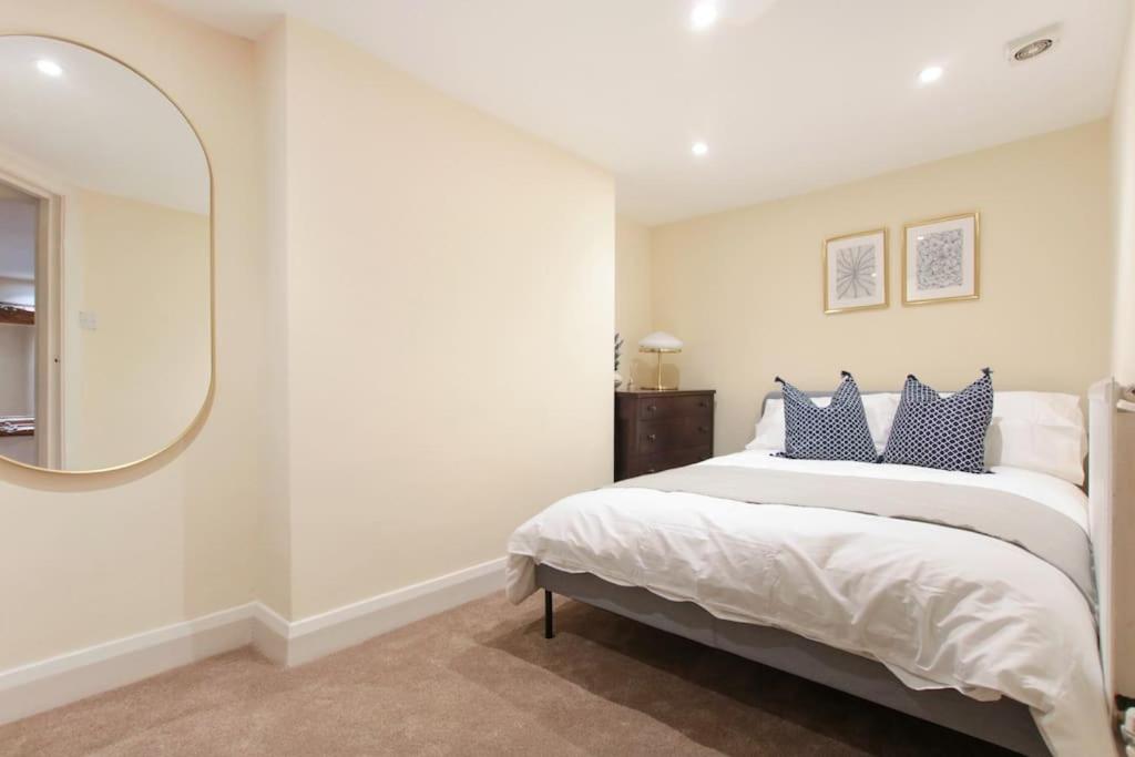 Bright & Spacious 1BR Duplex, Islington, Angel