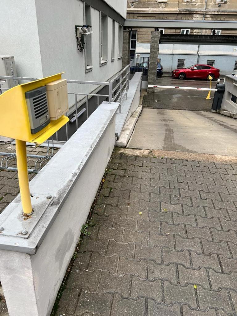 Stadium side rooftop maisonette