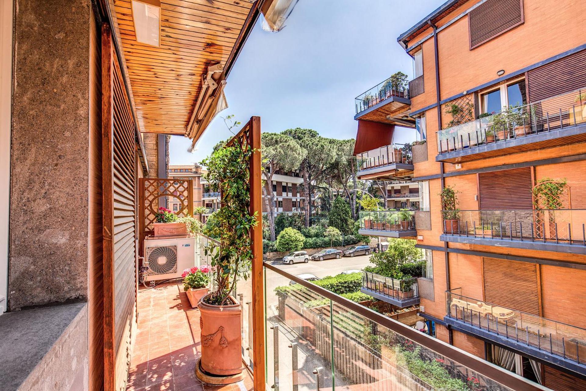 Terrazza Piccolomini: elegant apartment stunning view over Rome/St Peter's Dome