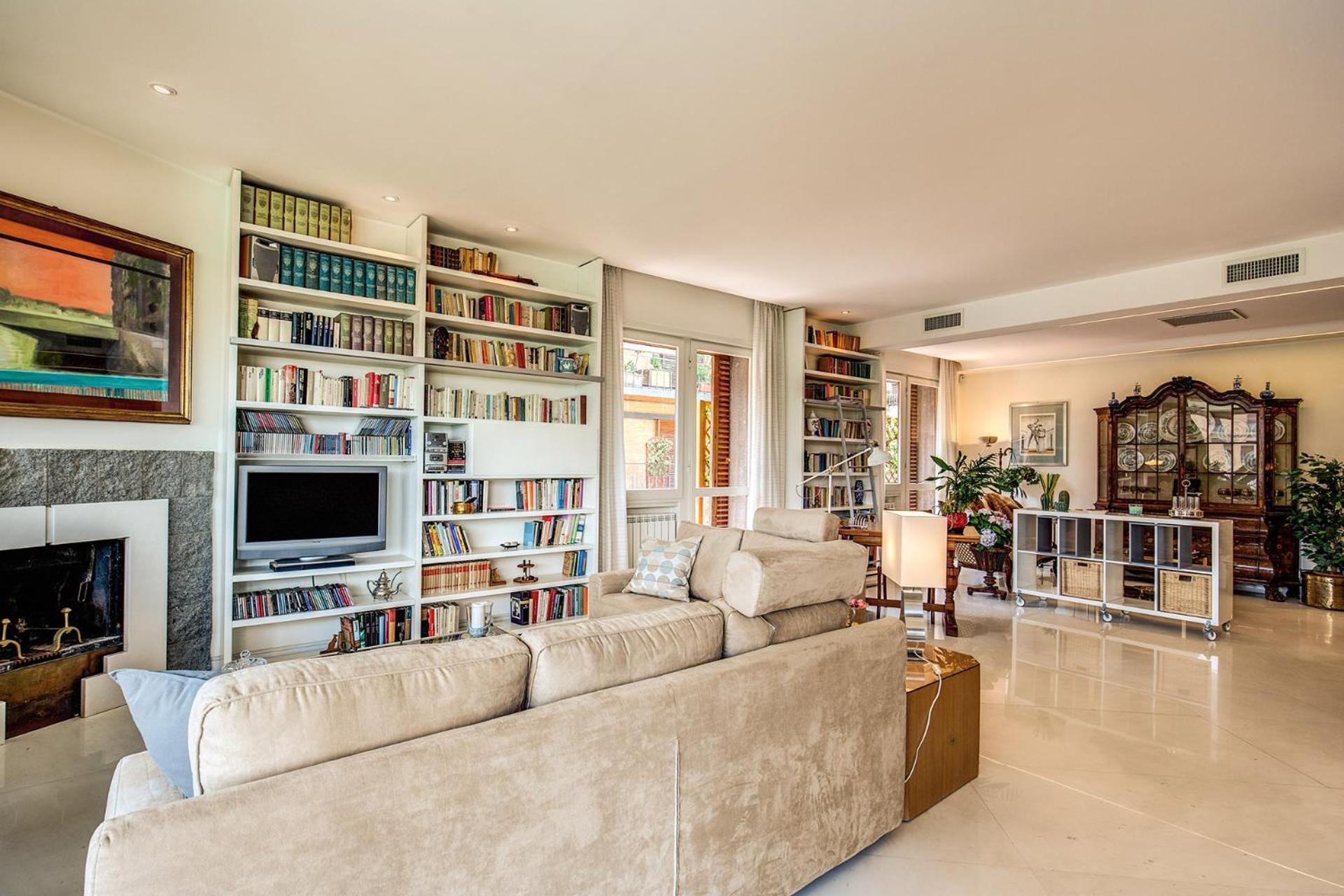 Terrazza Piccolomini: elegant apartment stunning view over Rome/St Peter's Dome