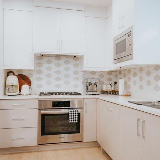 A Gentle Hideaway in the Urban Forest WEST END downtown Vancouver