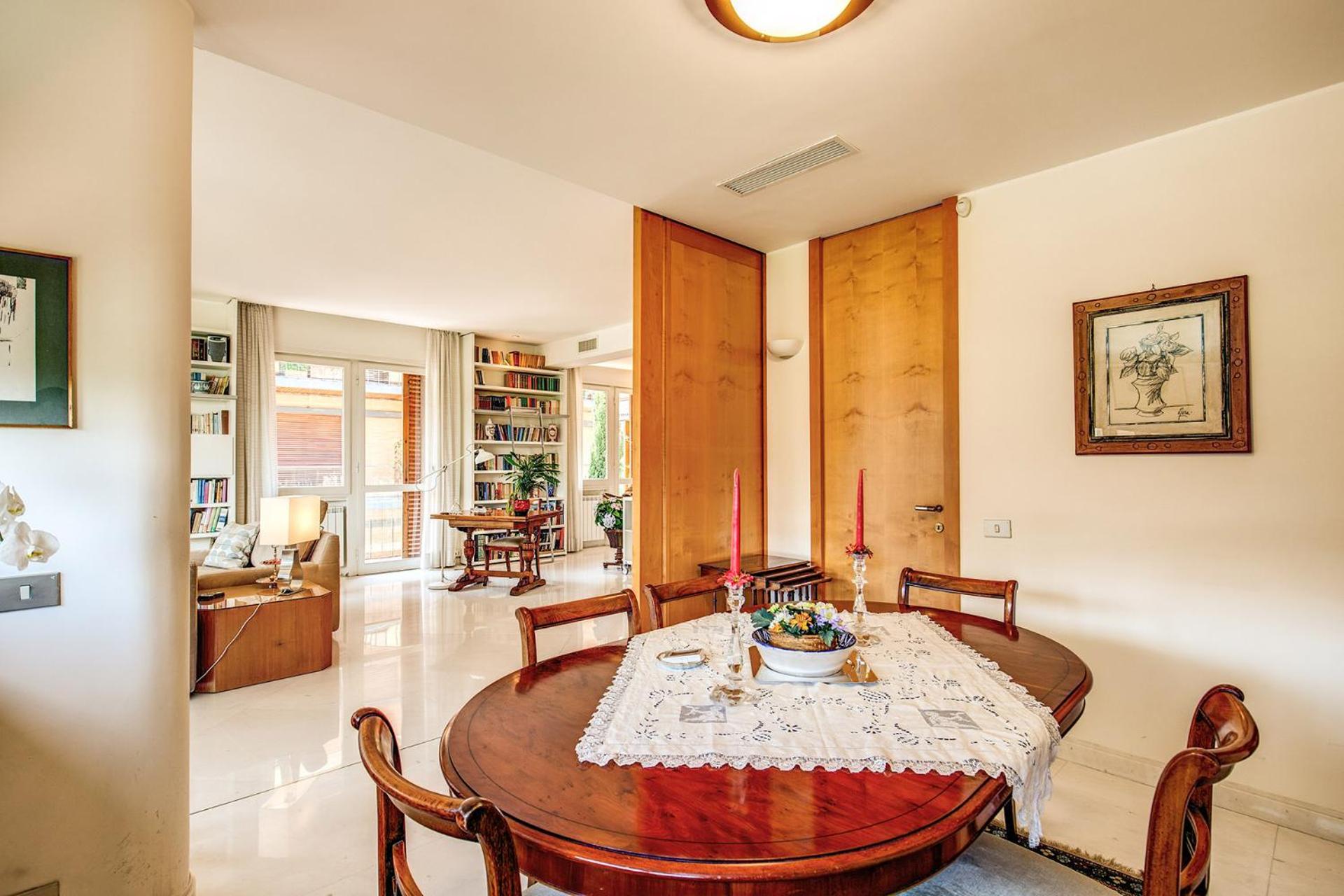 Terrazza Piccolomini: elegant apartment stunning view over Rome/St Peter's Dome