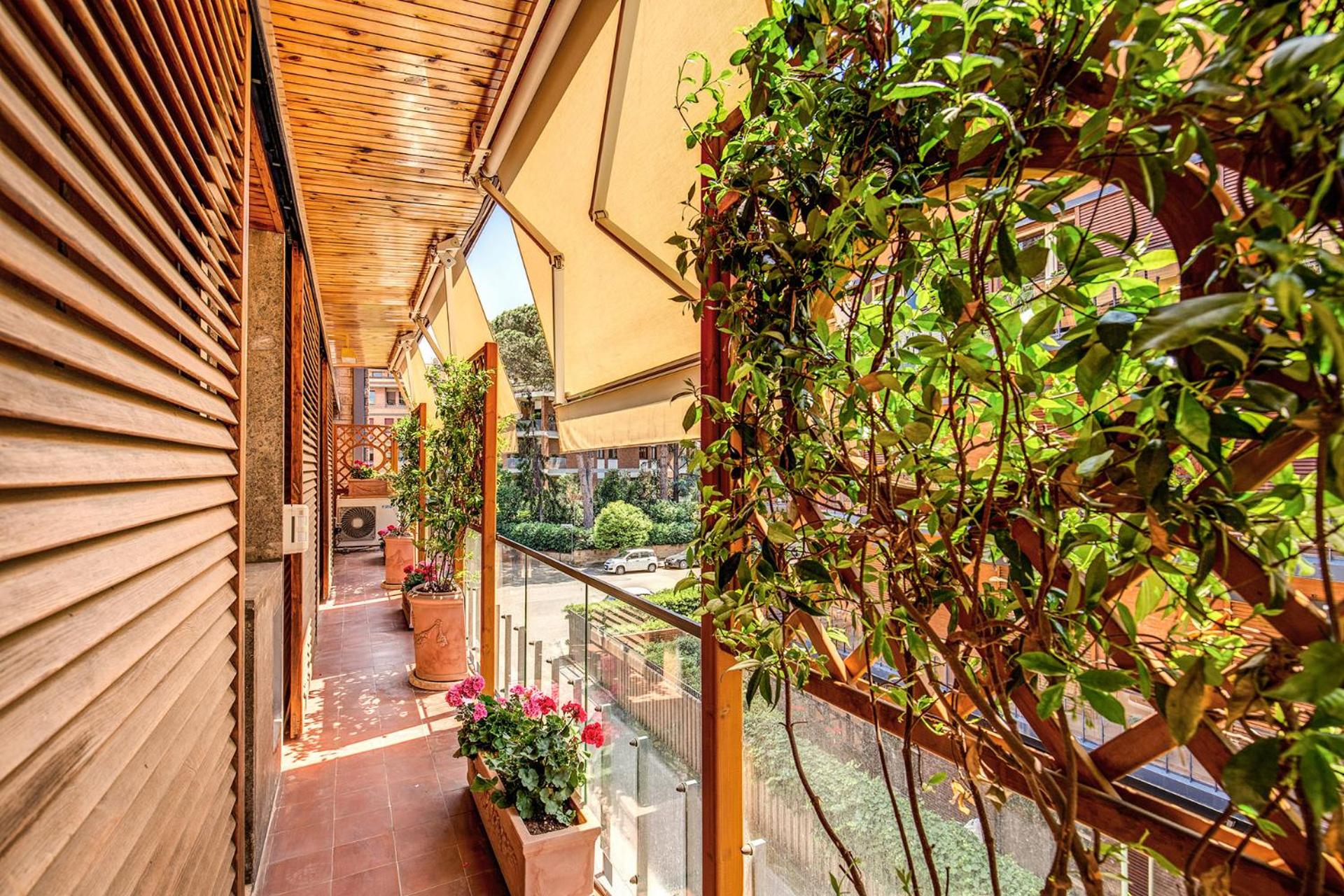 Terrazza Piccolomini: elegant apartment stunning view over Rome/St Peter's Dome