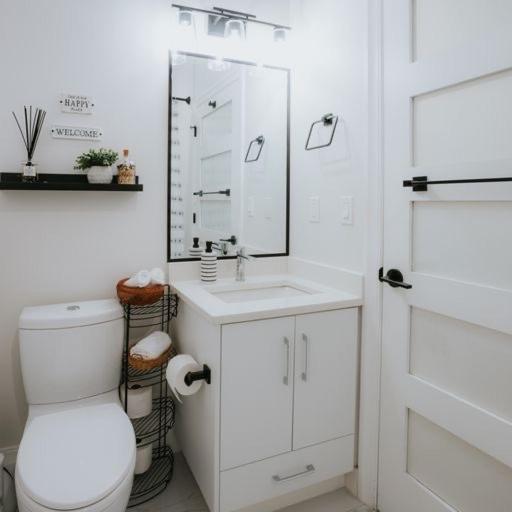 A Gentle Hideaway in the Urban Forest WEST END downtown Vancouver