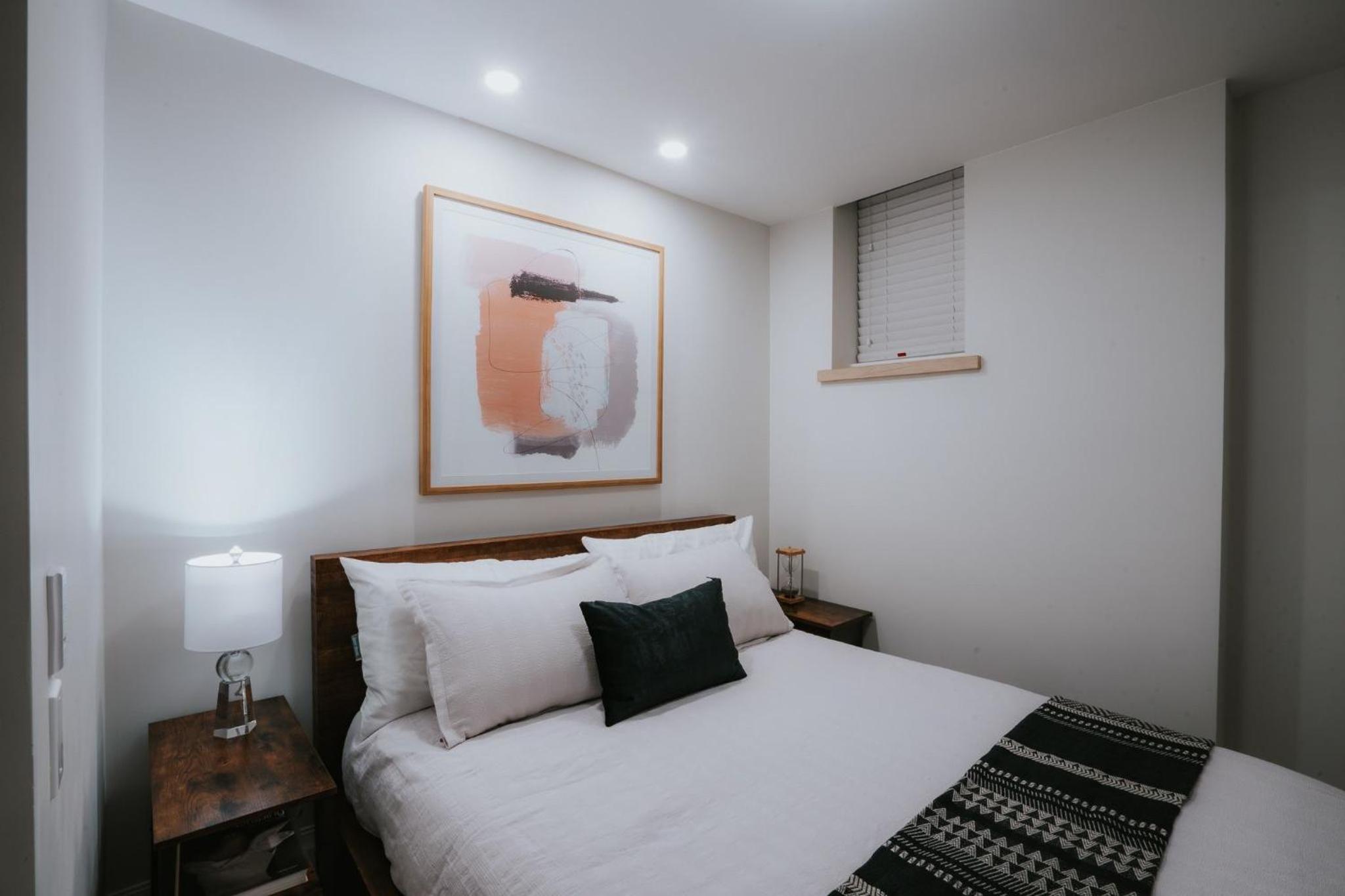 A Gentle Hideaway in the Urban Forest WEST END downtown Vancouver