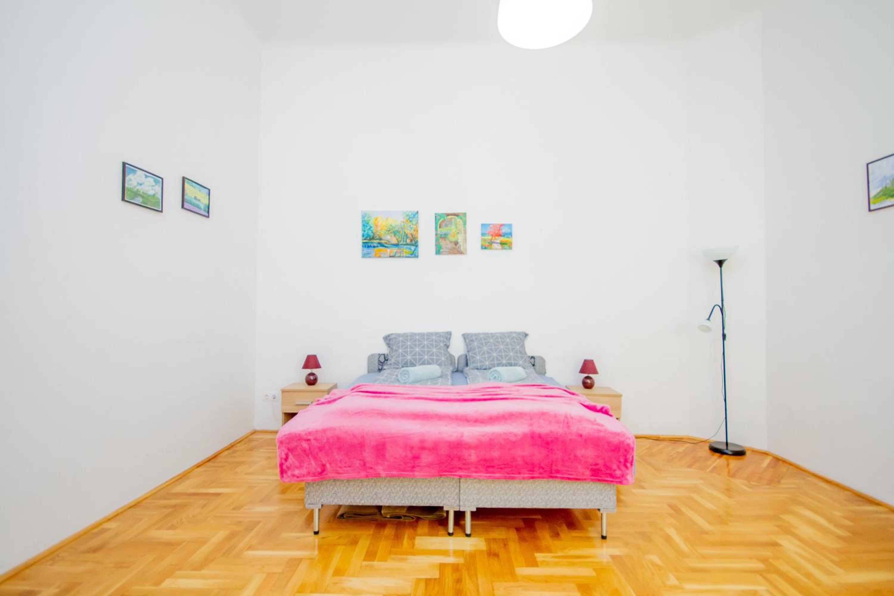 Kelvin's V District 2BR Urban Haven by NW view 4