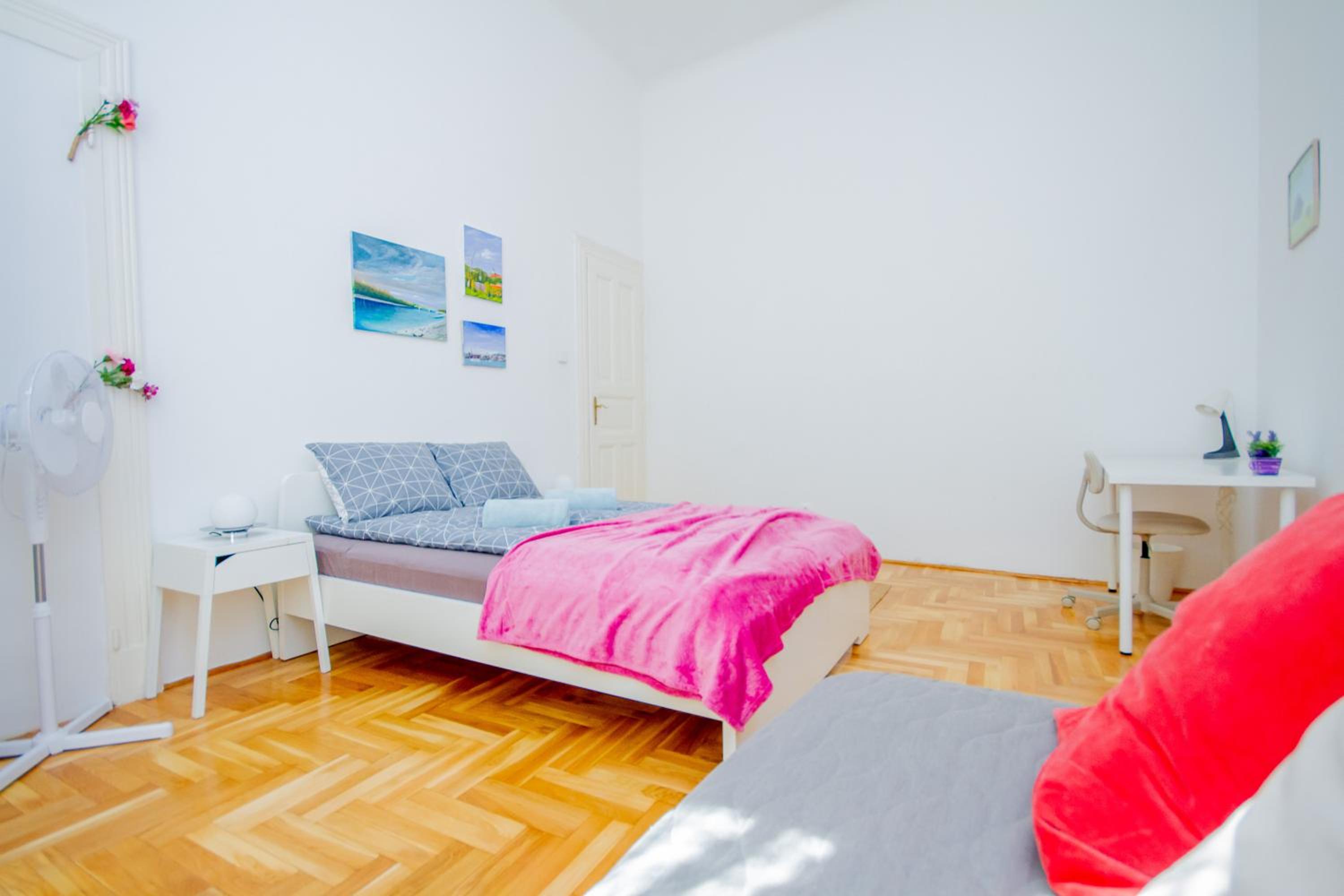 Kelvin's V District 2BR Urban Haven by NW view 5