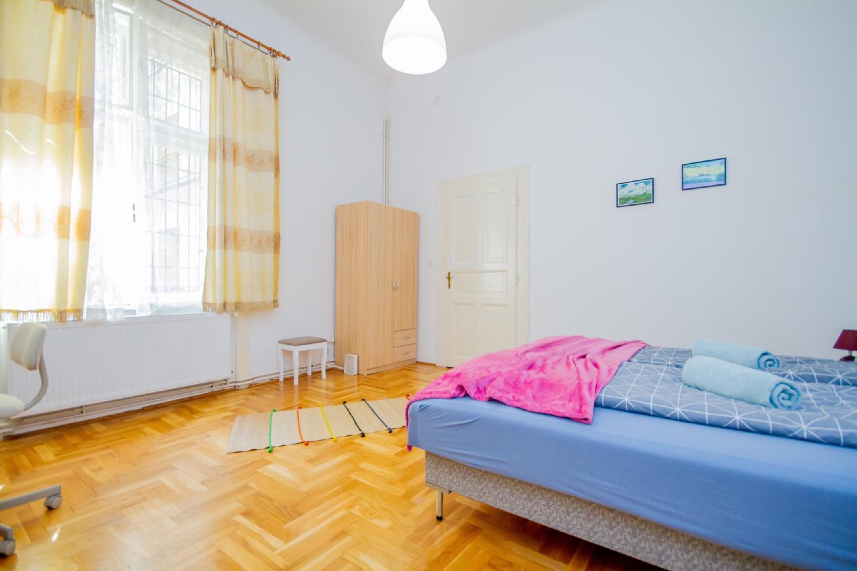 Kelvin's V District 2BR Urban Haven by NW view 3