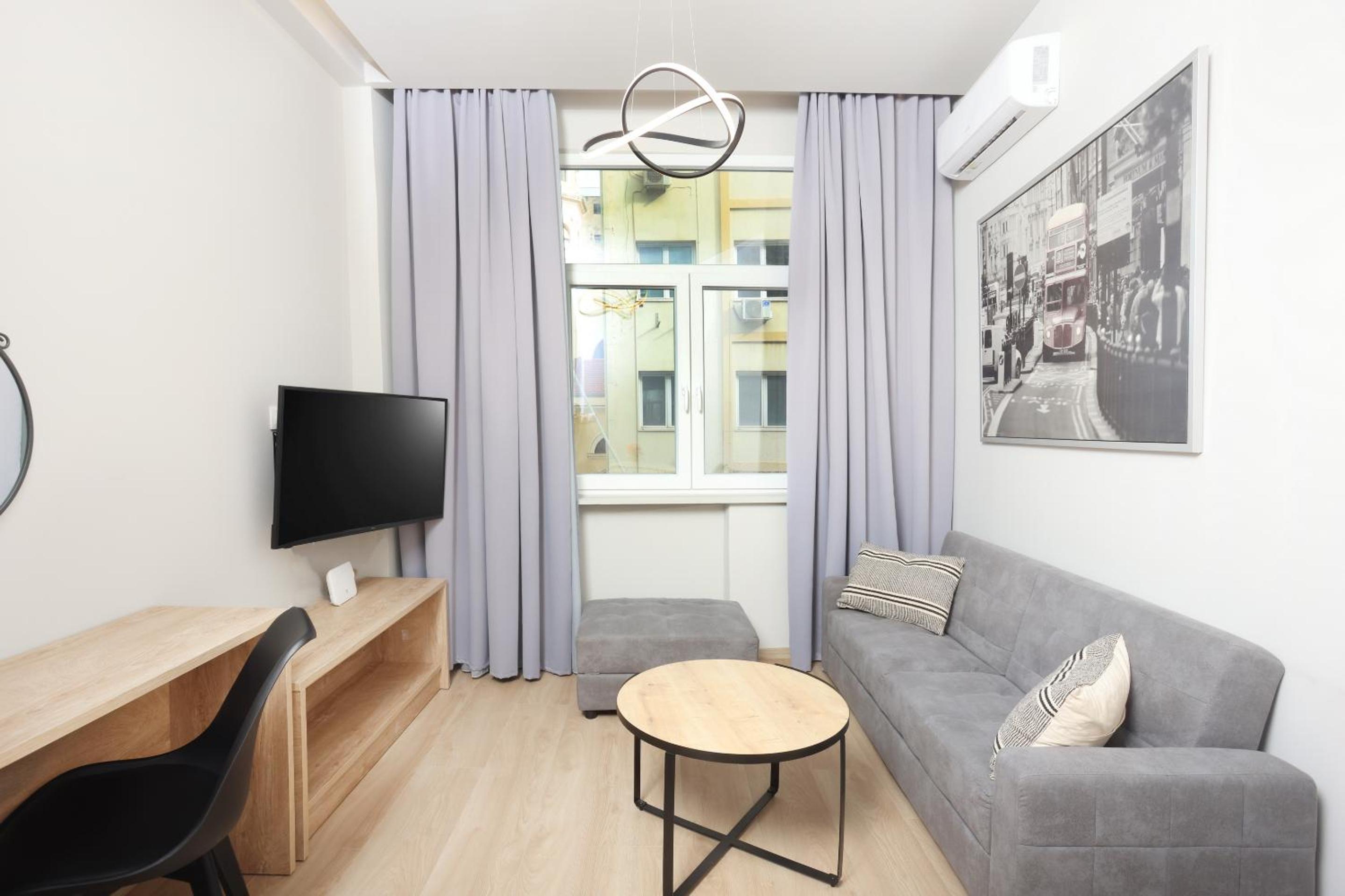 Zenou 24 Downtown Apartment view 4